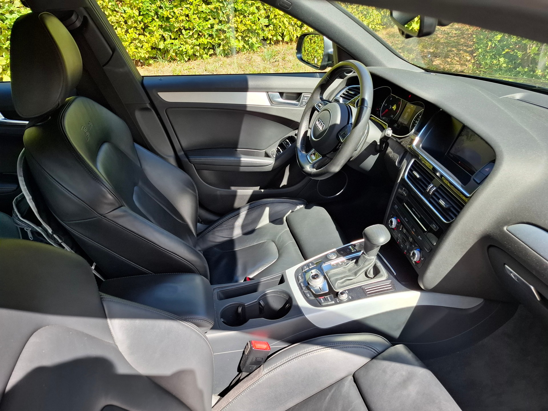 AUDI 2.0 TDI 190 quattro S-Tronic-image-4