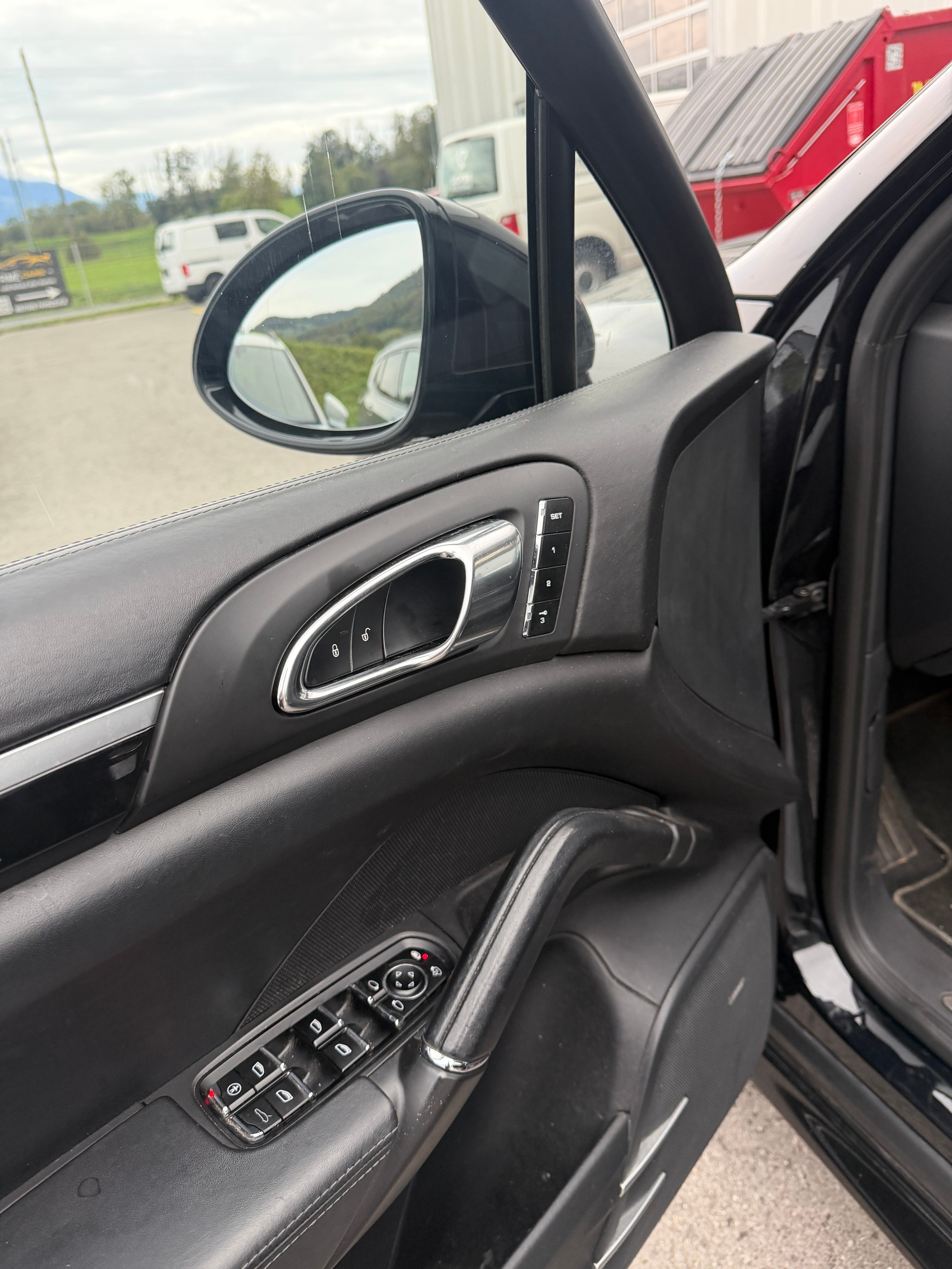 PORSCHE Cayenne S-image-21