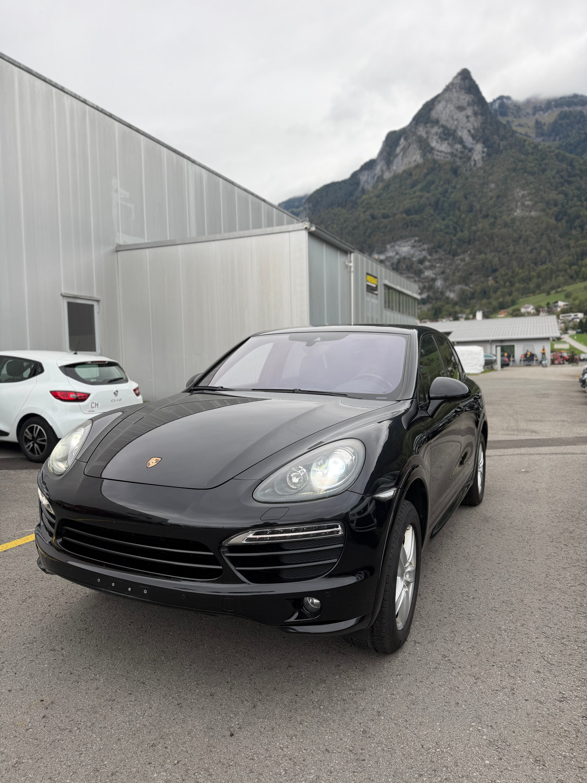 PORSCHE Cayenne S-image-2