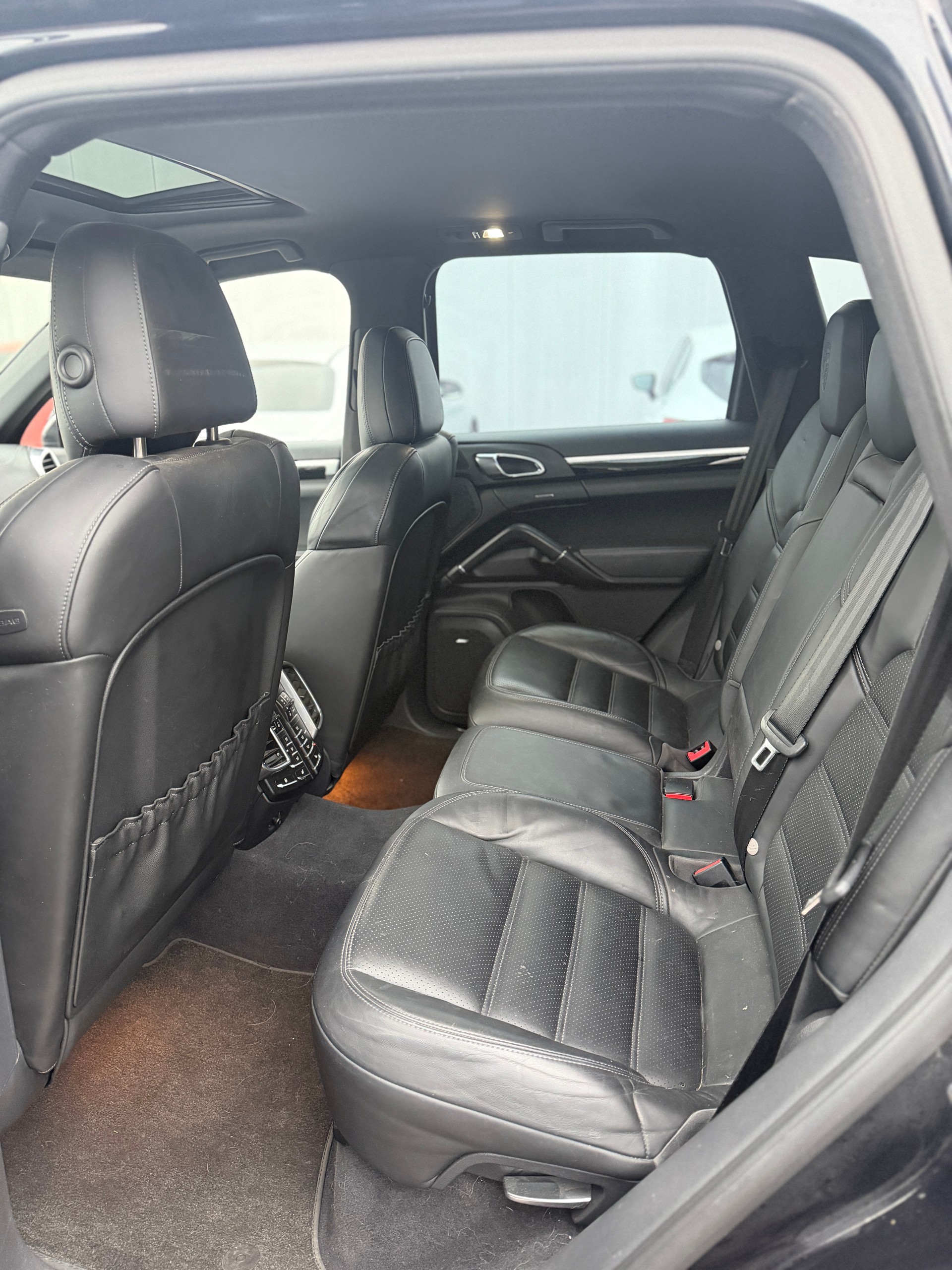 PORSCHE Cayenne S-image-16