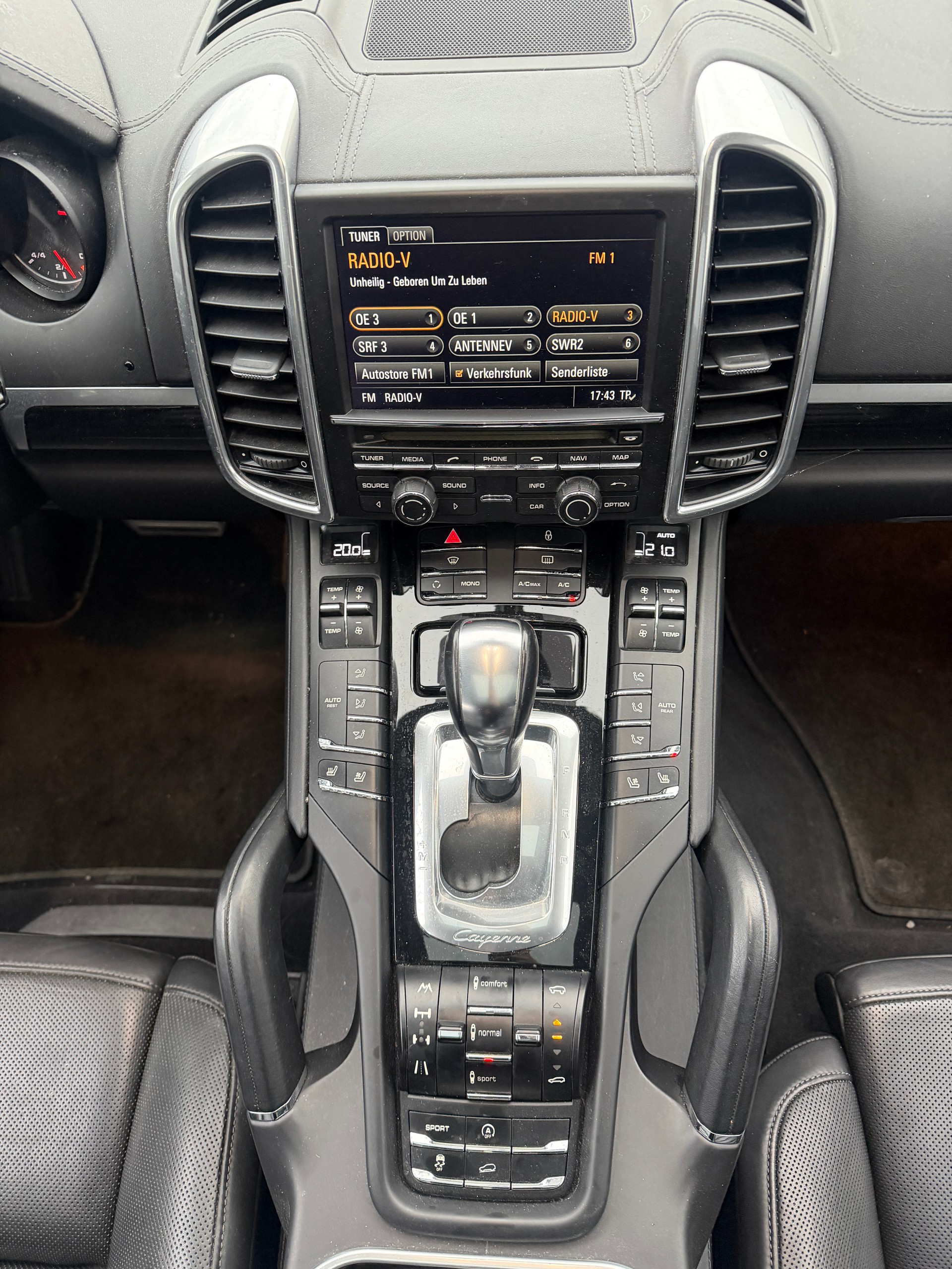 PORSCHE Cayenne S-image-17