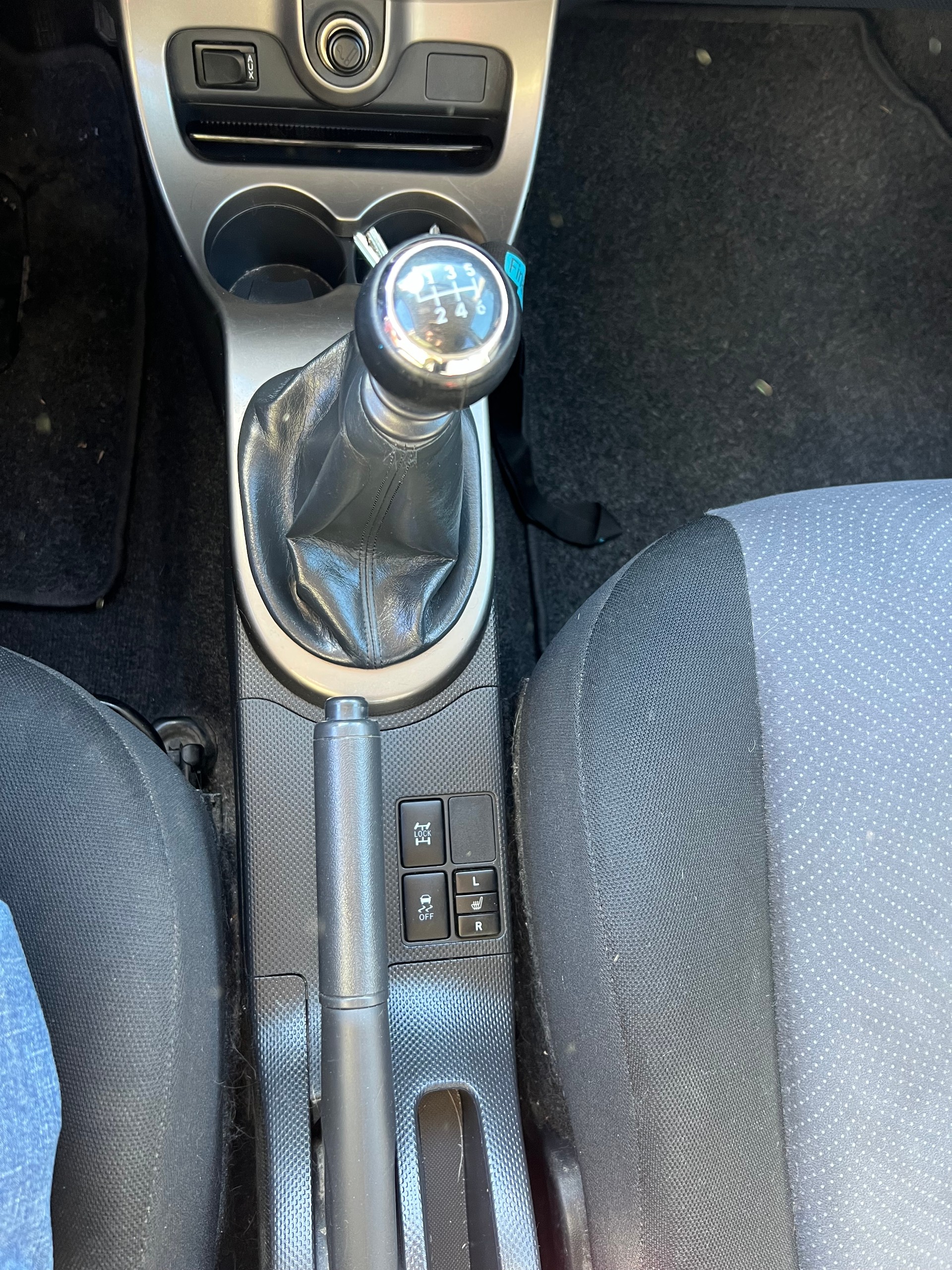 TOYOTA UrbanCruiser 1.4 D-4D Linea Sol 4WD-image-12