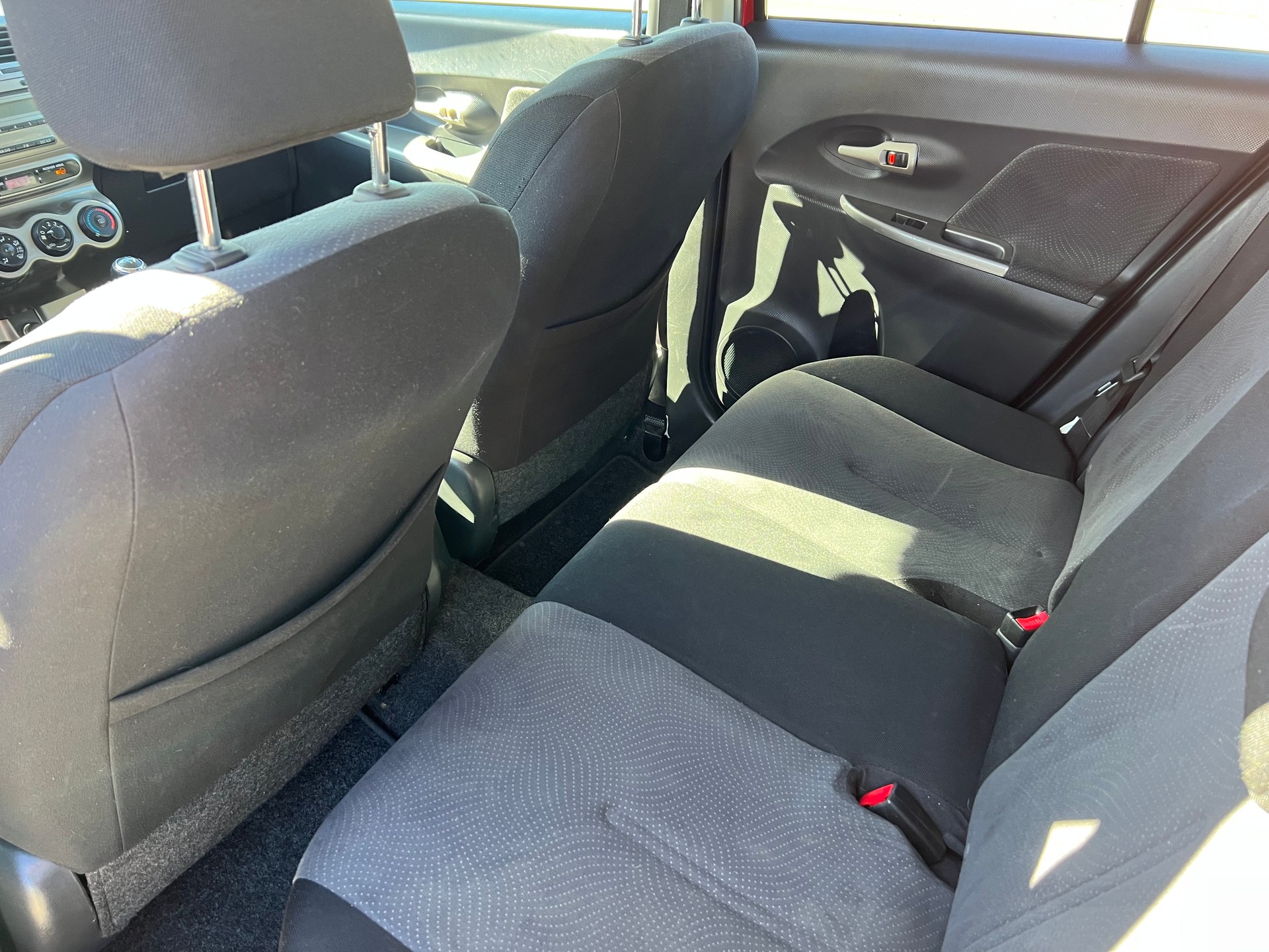 TOYOTA UrbanCruiser 1.4 D-4D Linea Sol 4WD-image-11