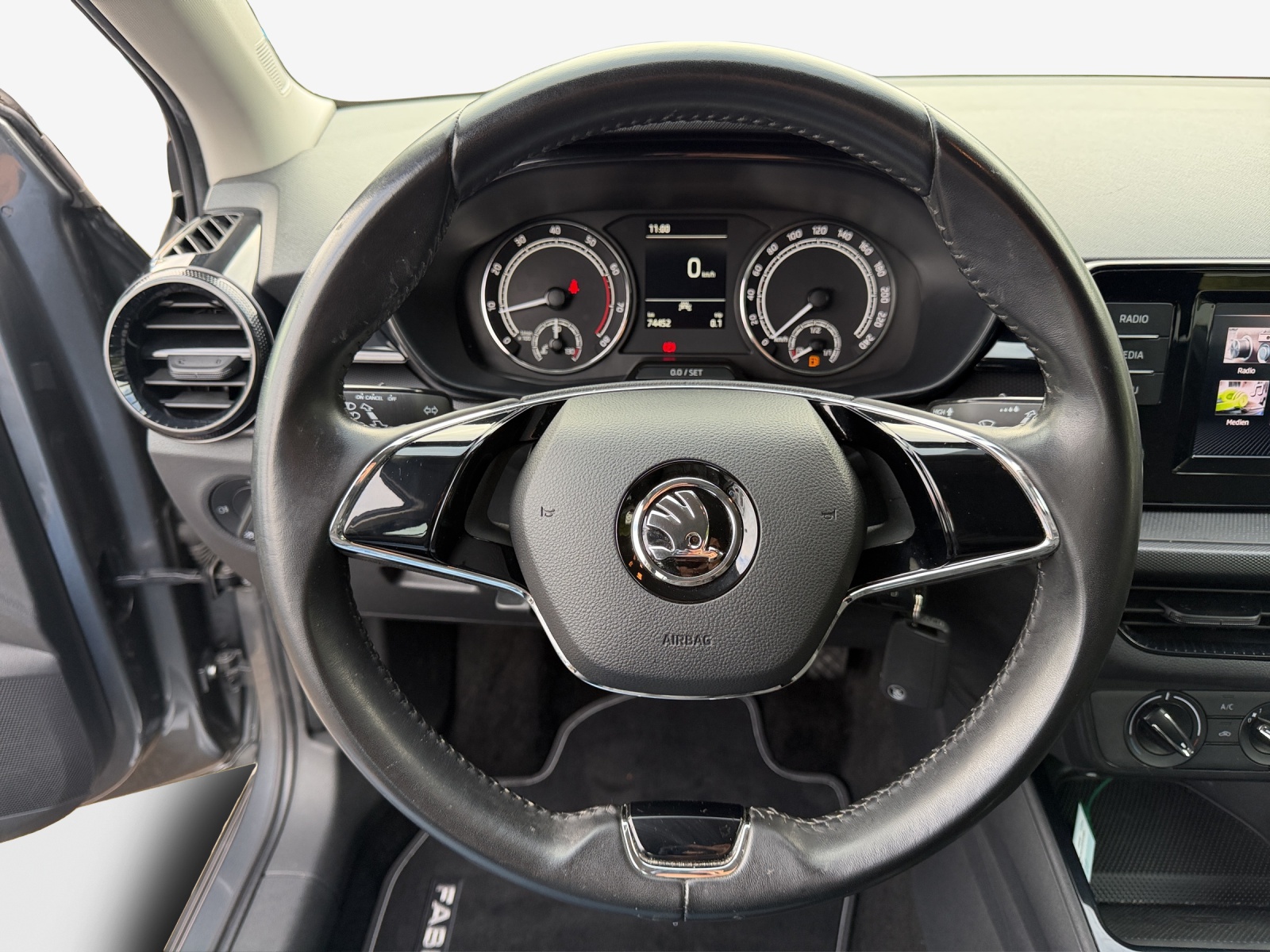 SKODA Fabia 1.0 MPI Active-image-9