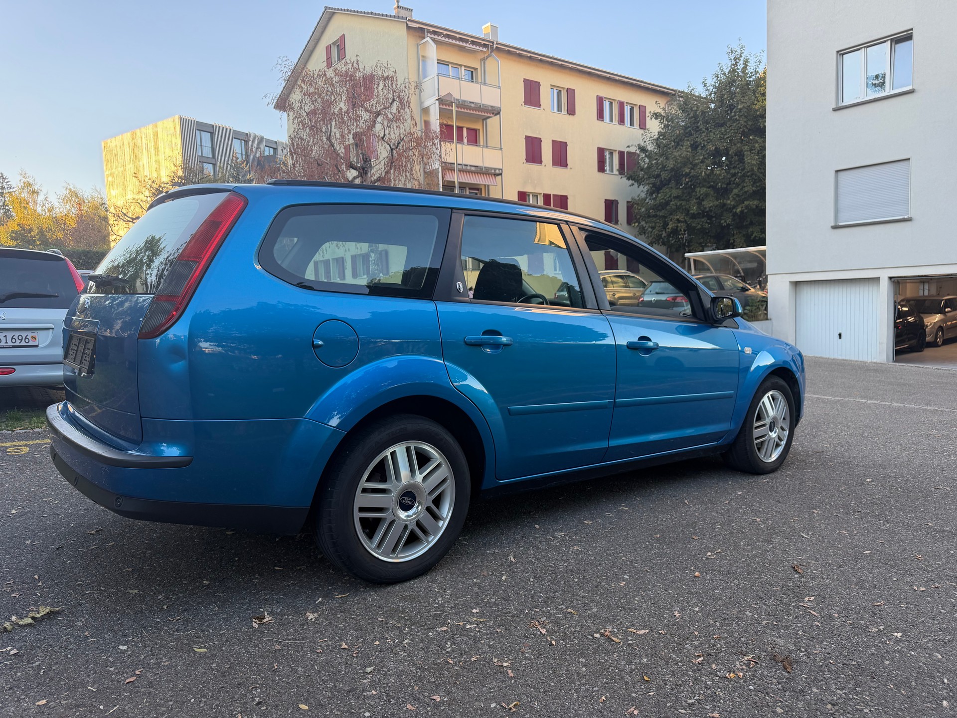 FORD Focus 1.6i Carving Automatic-image-4