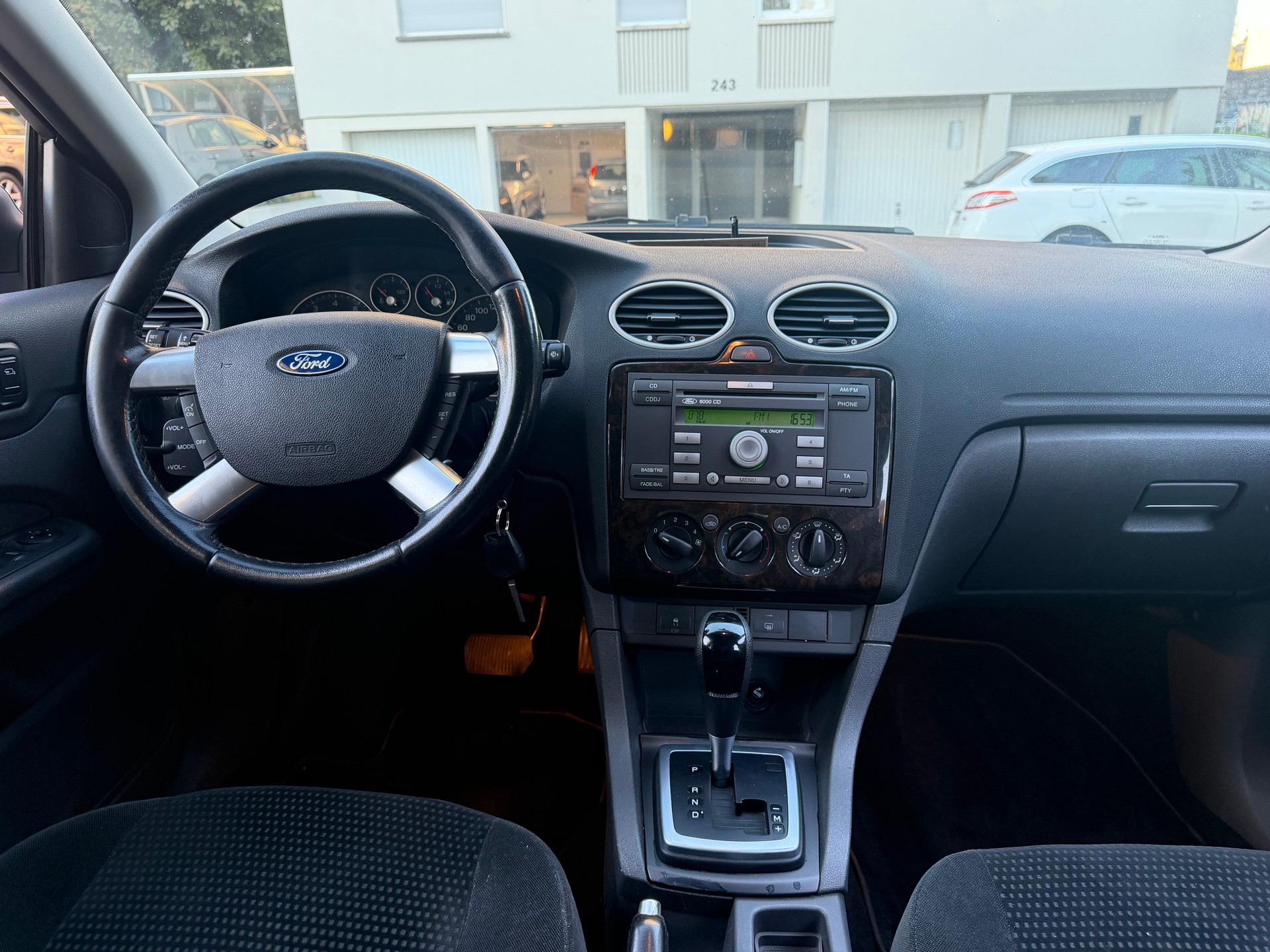 FORD Focus 1.6i Carving Automatic-image-7