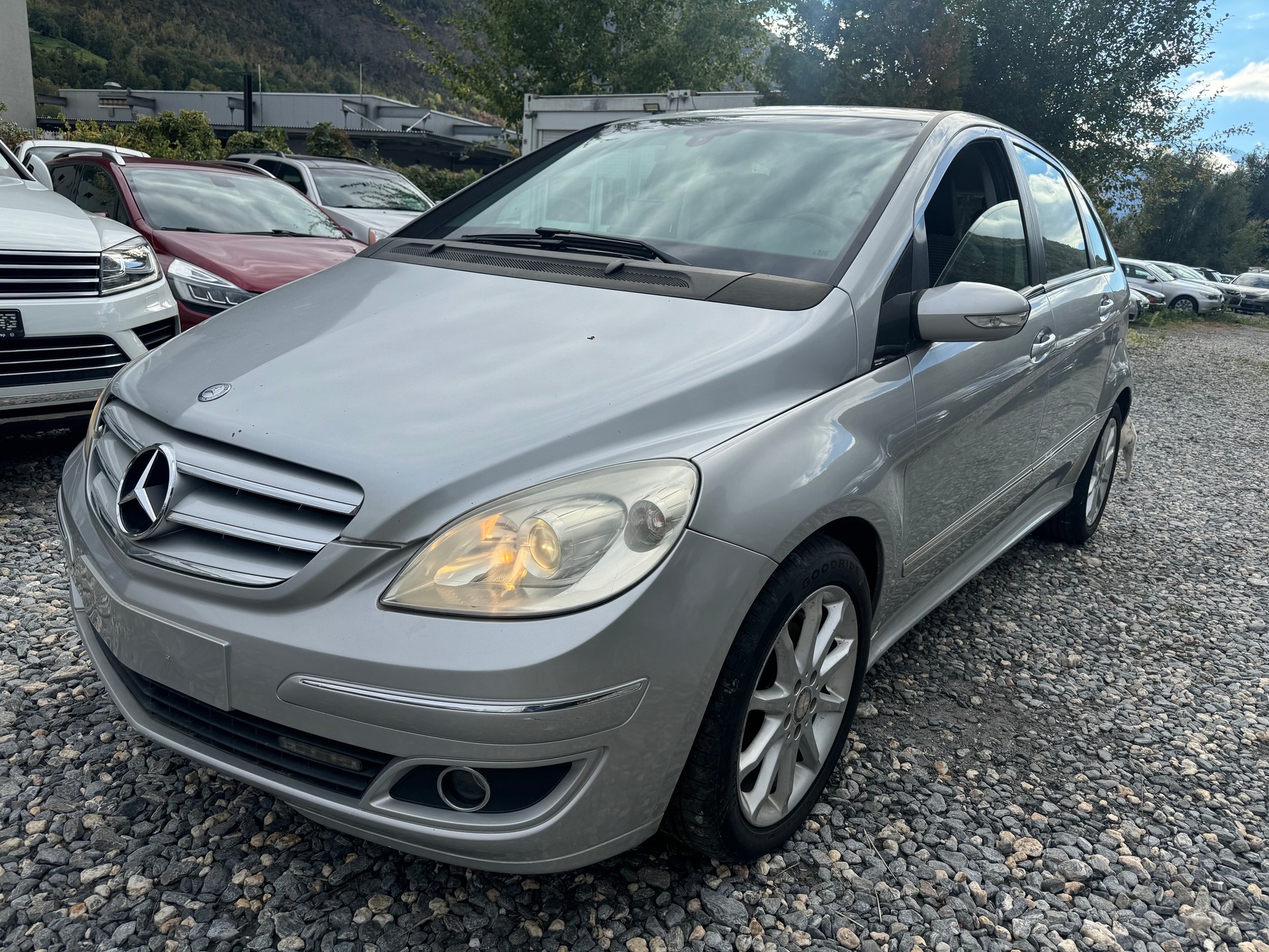 MERCEDES-BENZ B 200-image-1