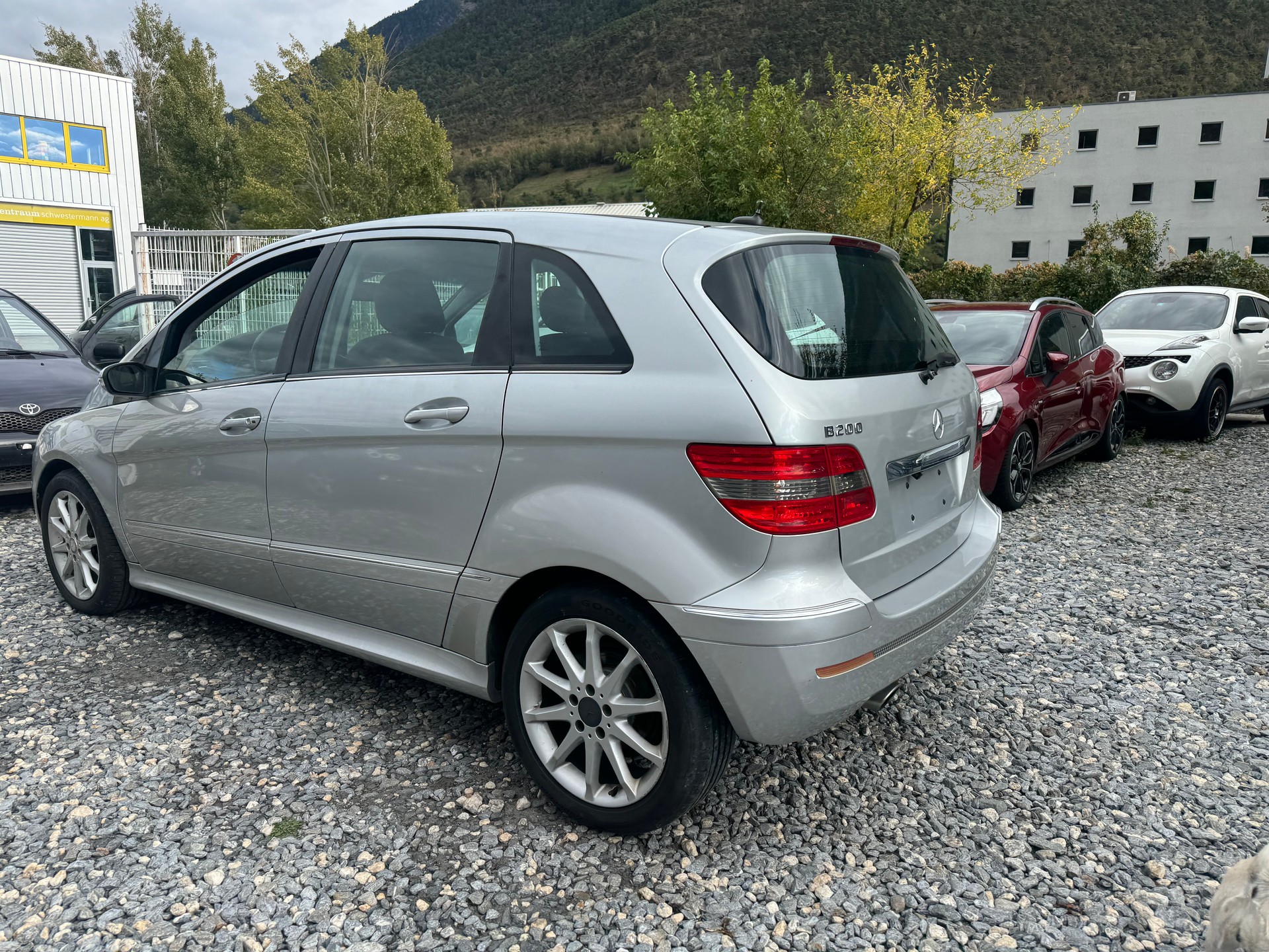 MERCEDES-BENZ B 200-image-9
