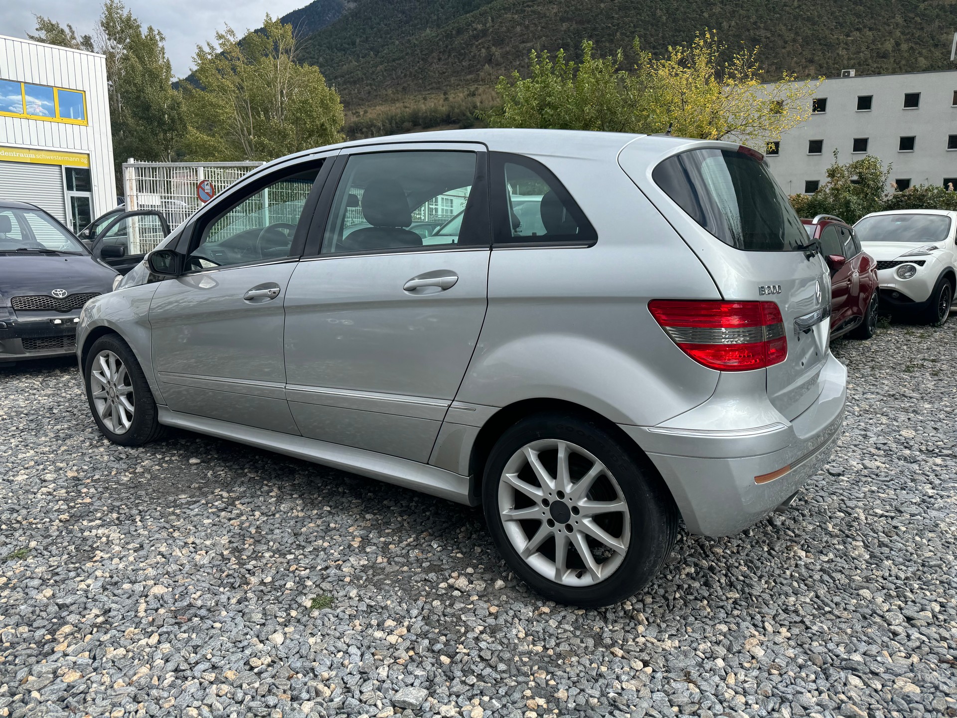 MERCEDES-BENZ B 200-image-10