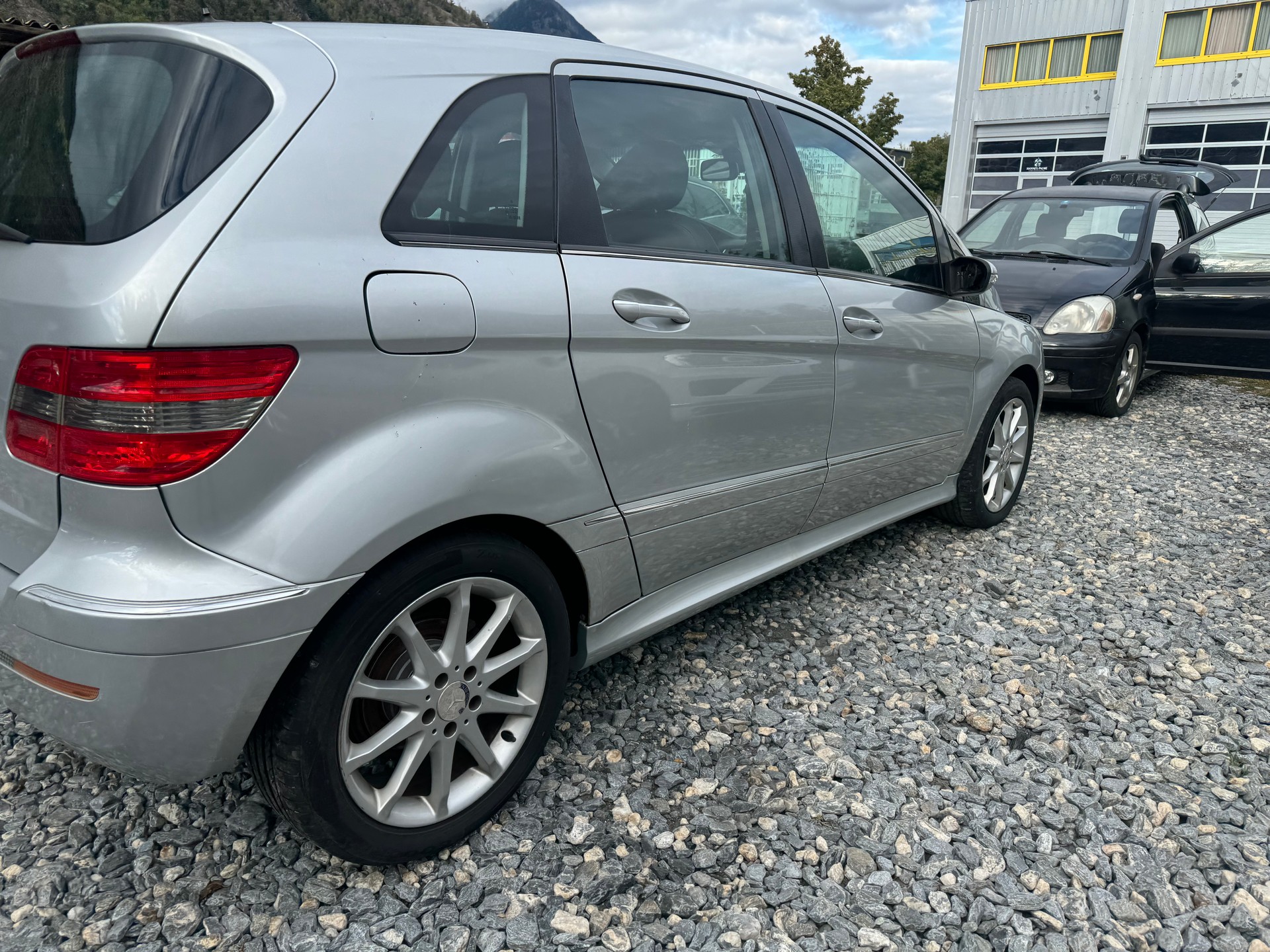 MERCEDES-BENZ B 200-image-5