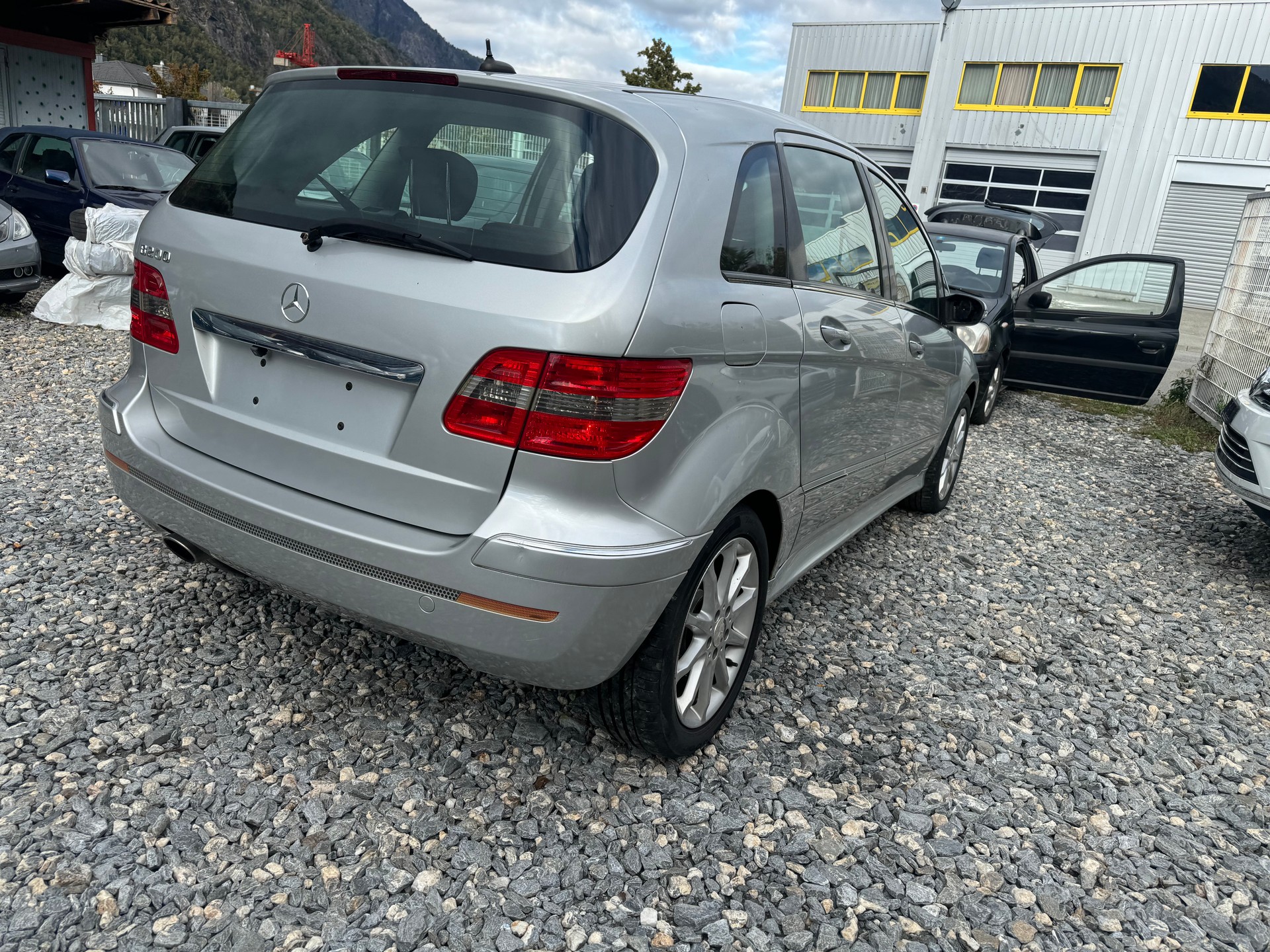 MERCEDES-BENZ B 200-image-4