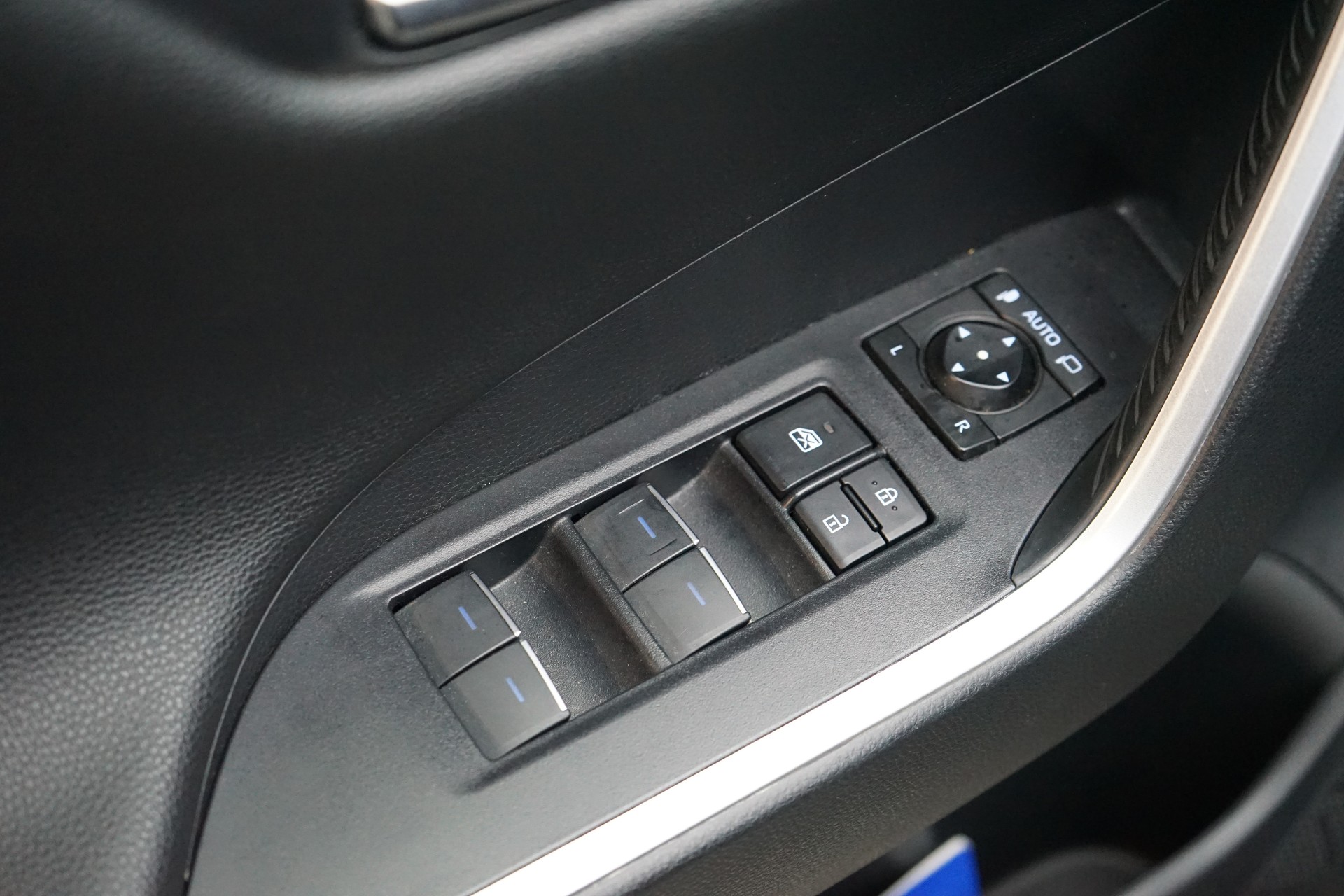 TOYOTA RAV-4 2.5 HSD ADVENTURE e-CVT 4WD-image-19