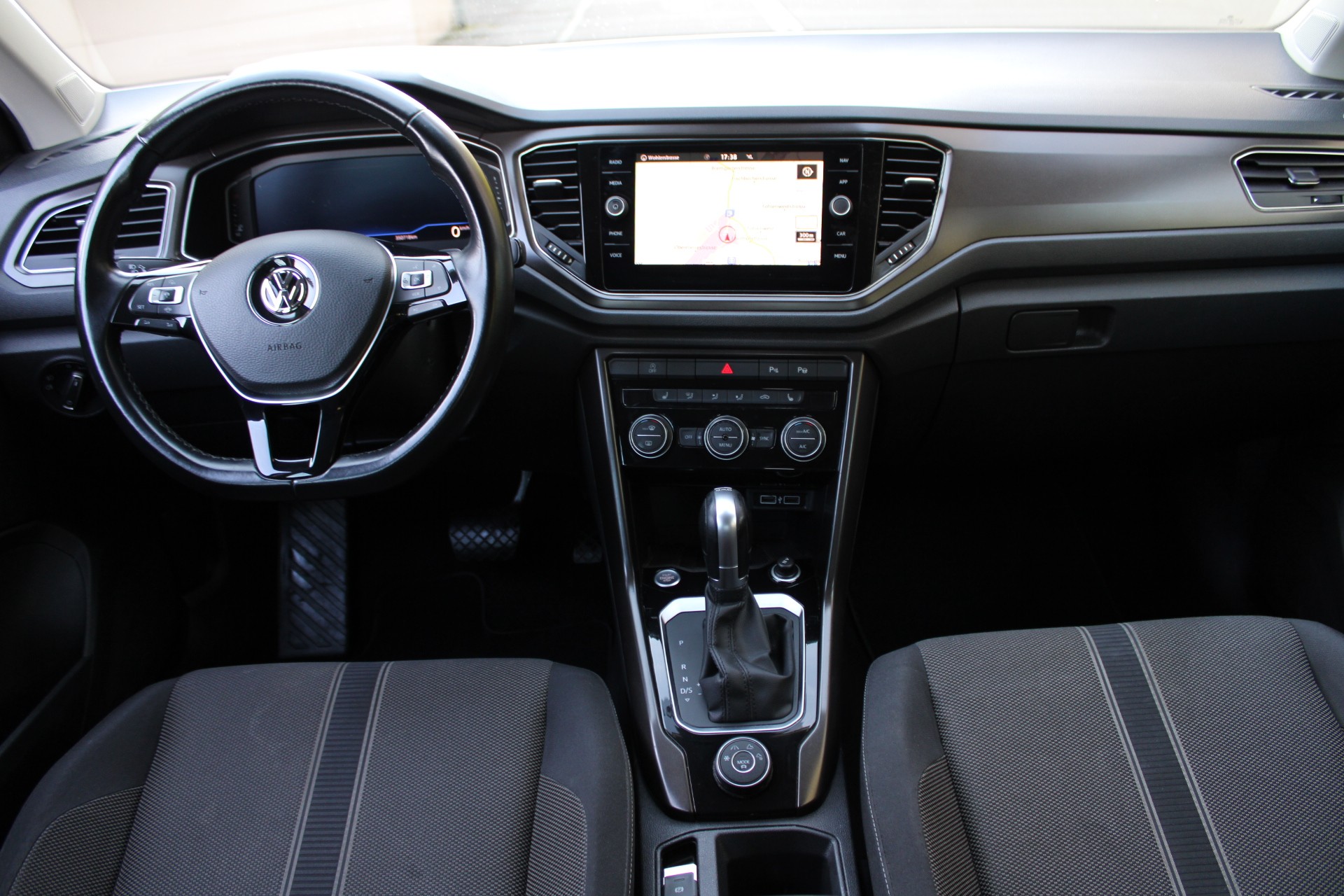 VW T-Roc 2.0 TDI SCR Advance DSG 4Motion-image-8