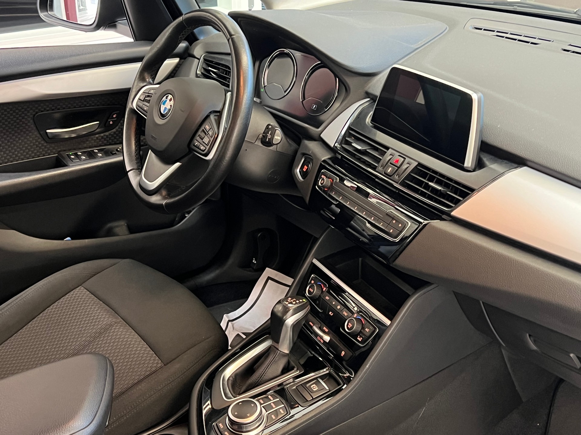 BMW 225xe iPerformance Active Tourer Steptronic-image-12
