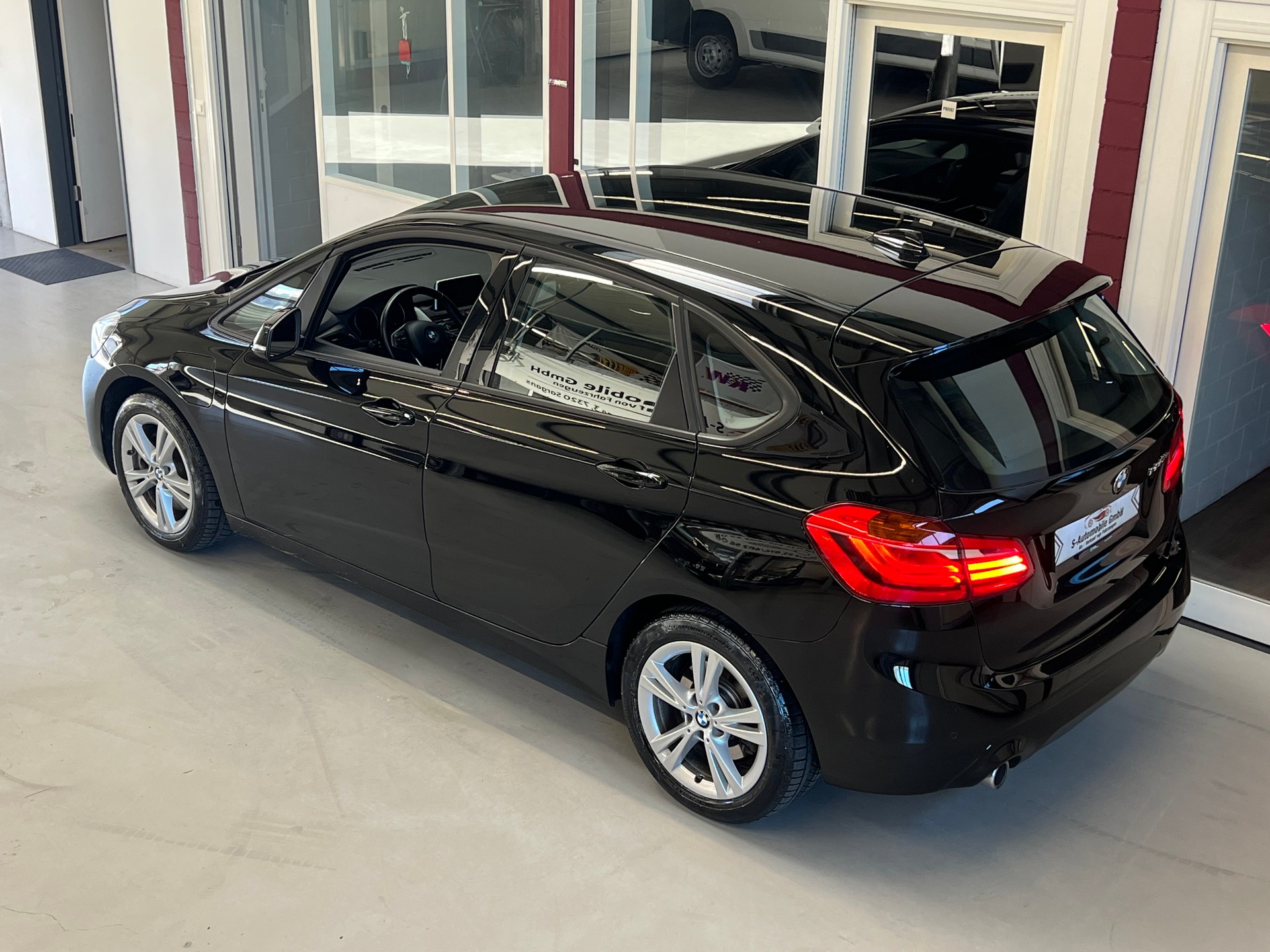 BMW 225xe iPerformance Active Tourer Steptronic-image-4