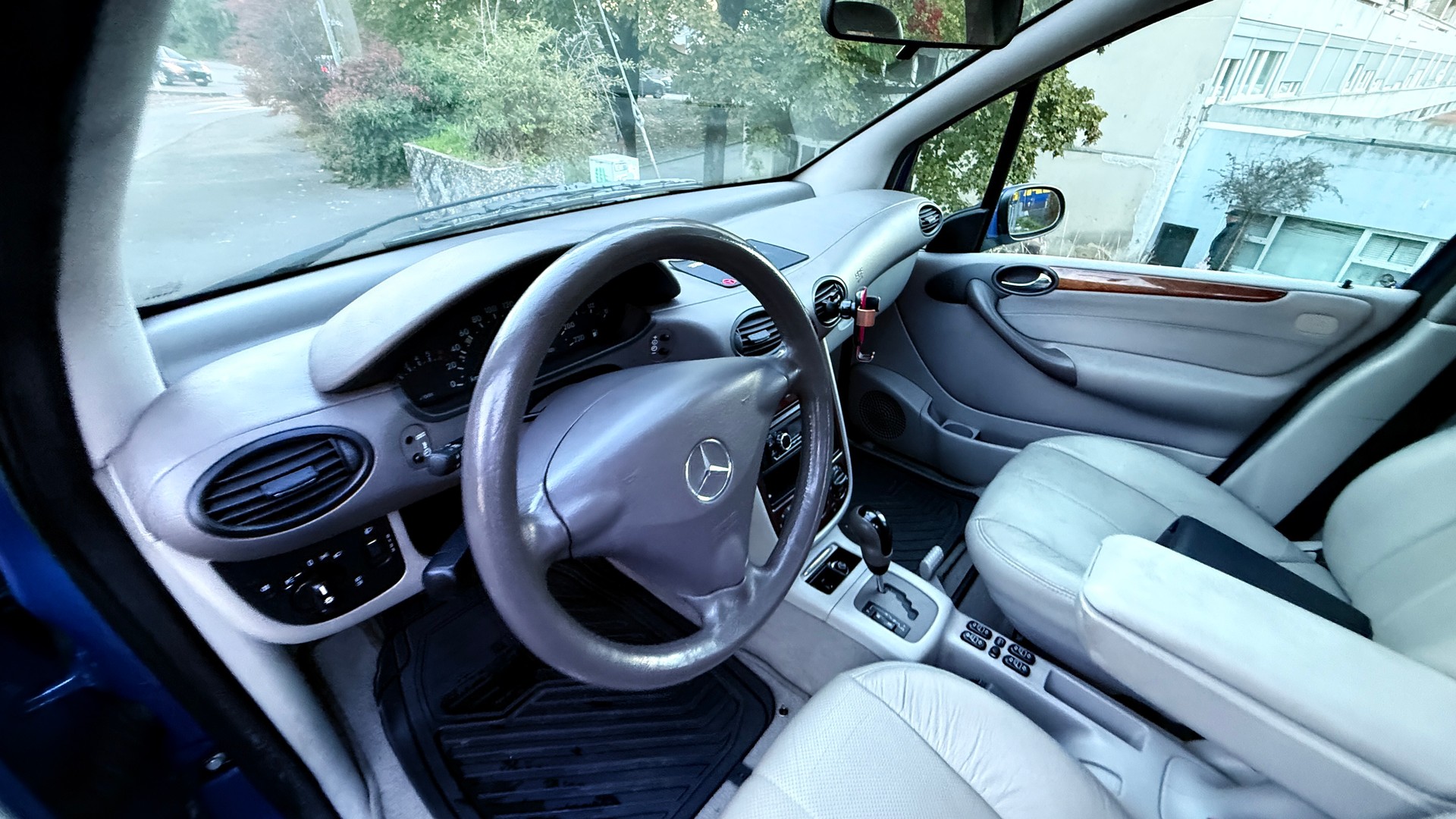 MERCEDES-BENZ A 190 L Avantgarde-image-10
