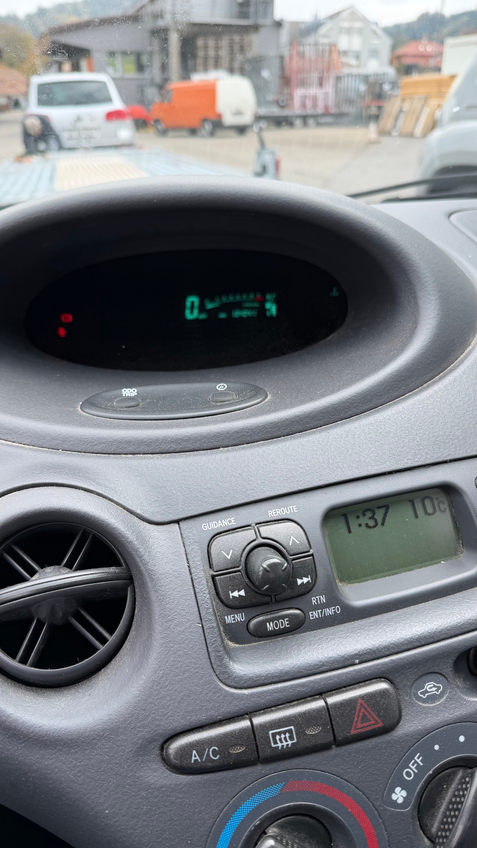 TOYOTA Yaris 1.0 Linea Luna-image-9