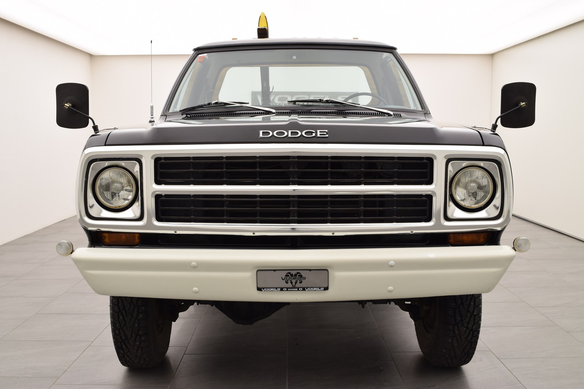 DODGE W 300 FF 5.9 Power Wagon-image-3