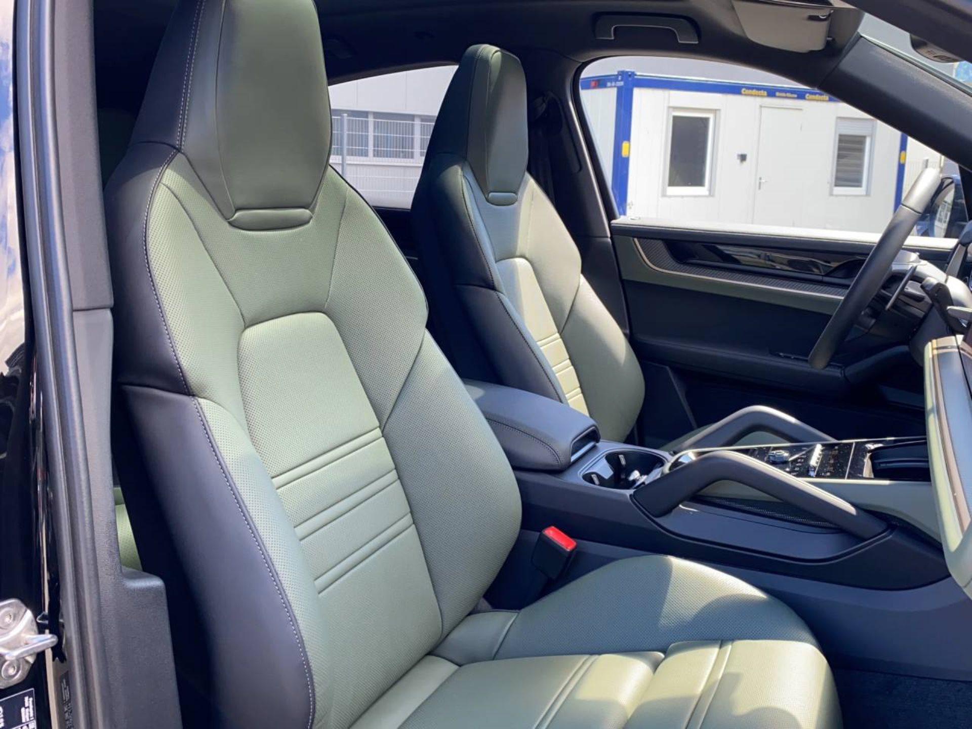 PORSCHE Cayenne E-Hybrid Coupé-image-11