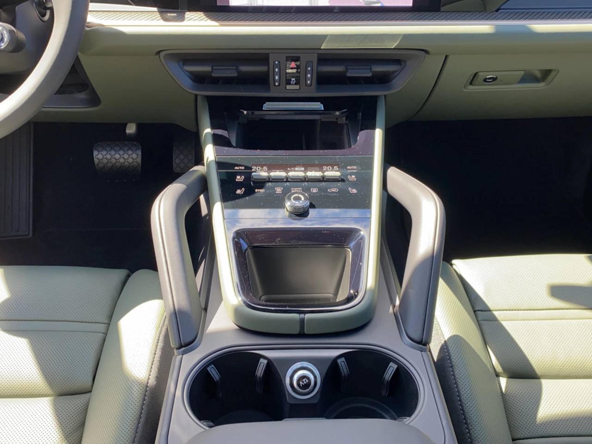 PORSCHE Cayenne E-Hybrid Coupé-image-13