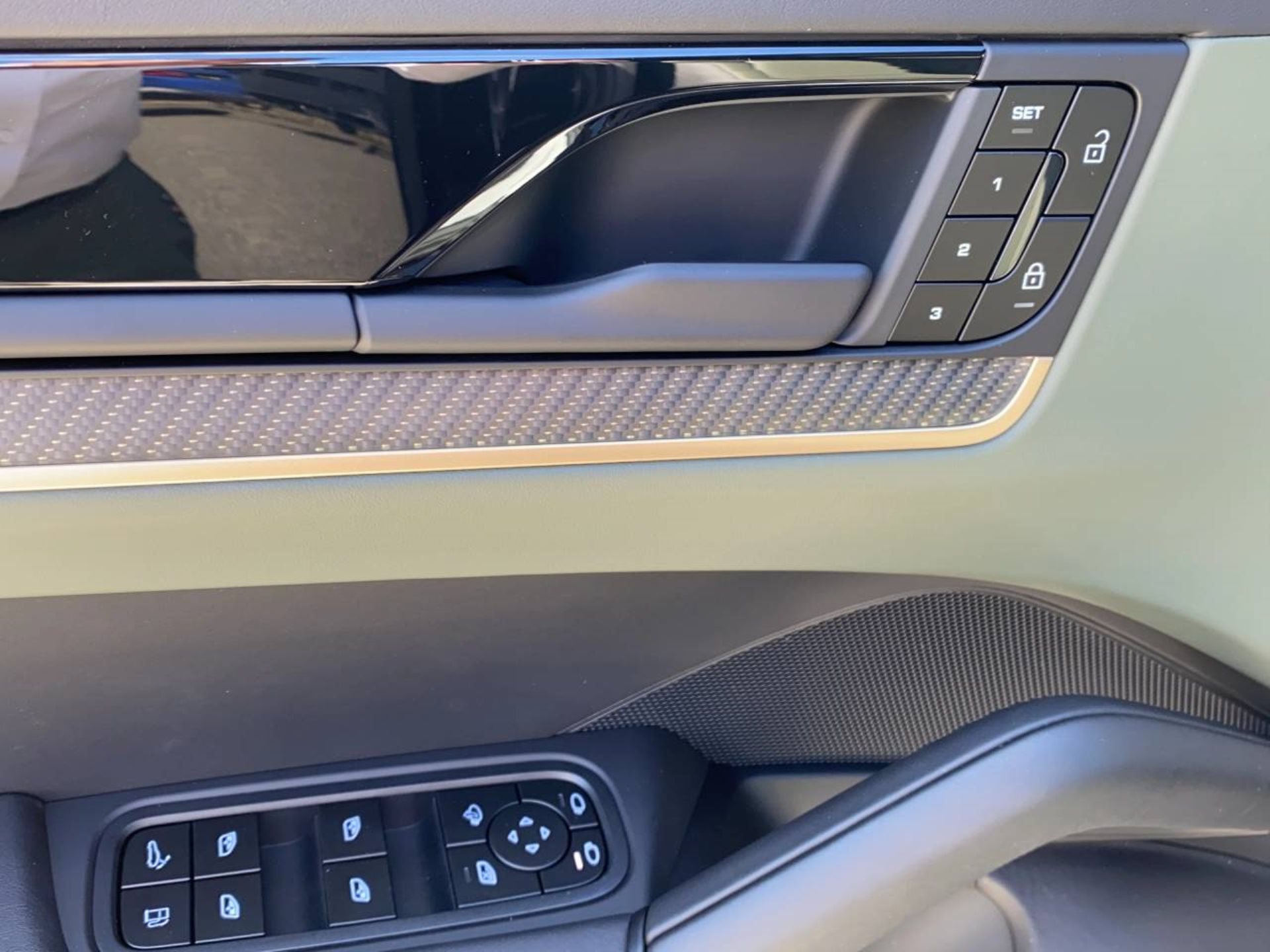 PORSCHE Cayenne E-Hybrid Coupé-image-15