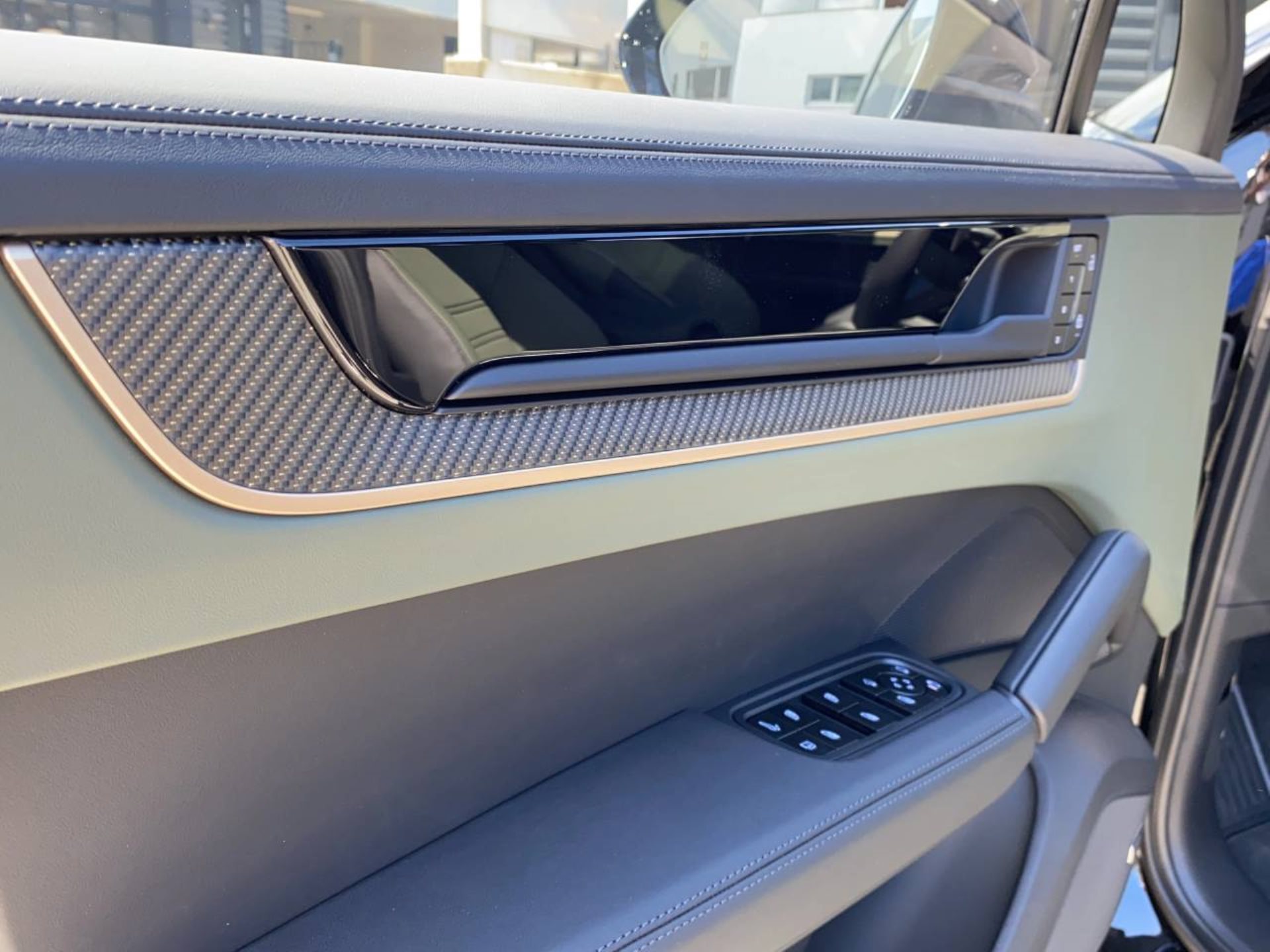 PORSCHE Cayenne E-Hybrid Coupé-image-16