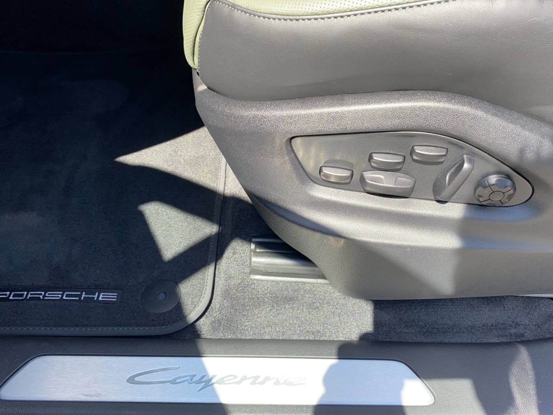 PORSCHE Cayenne E-Hybrid Coupé-image-19