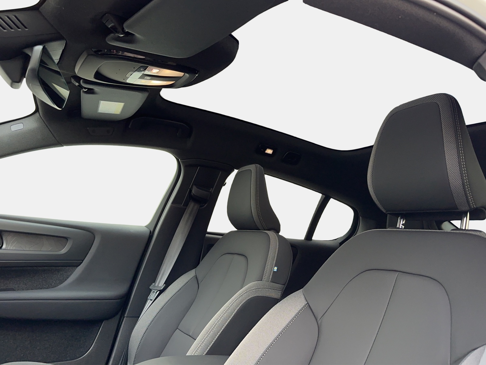 VOLVO C40 Recharge P6 Pure Electric Plus-image-4