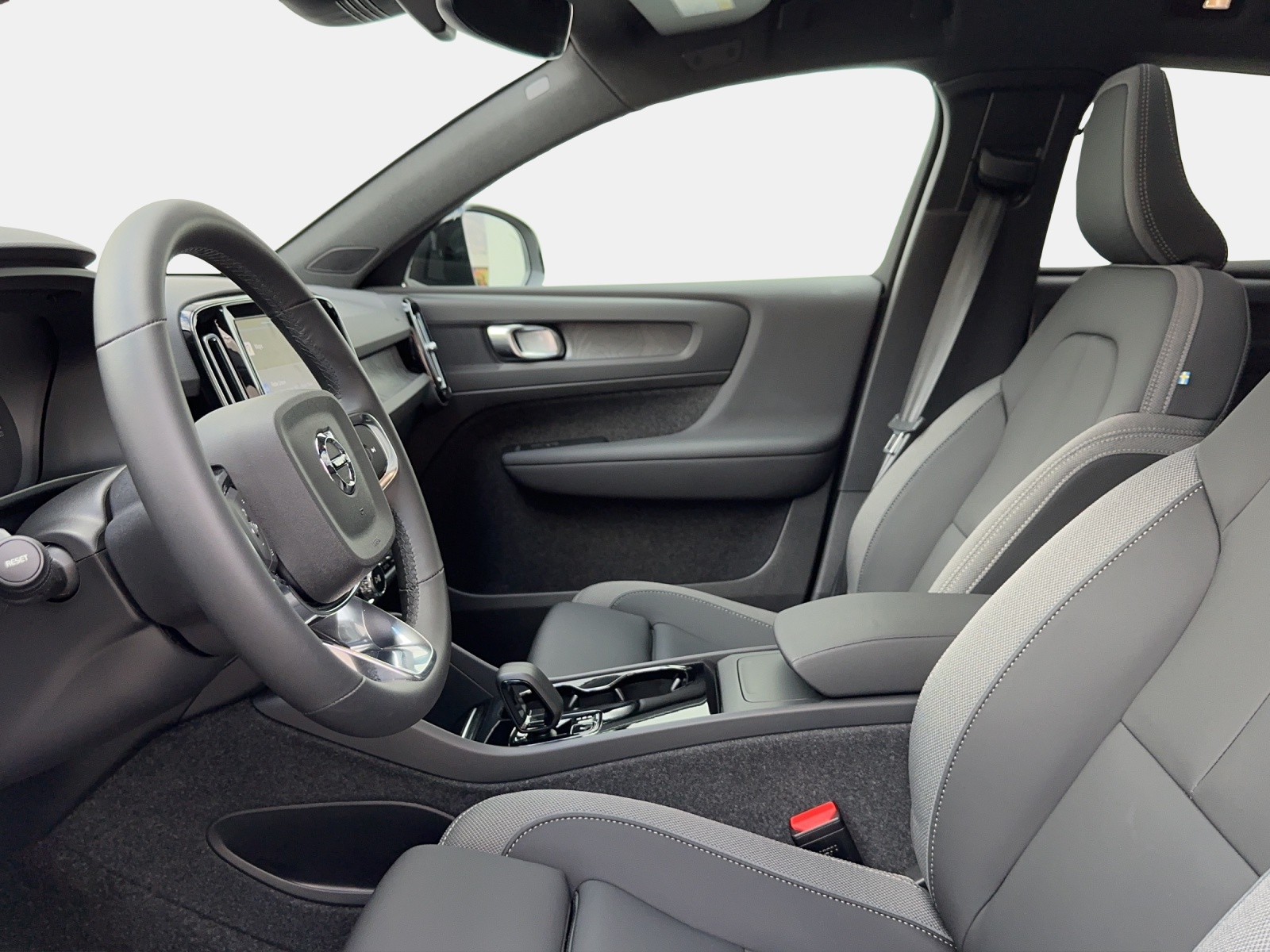 VOLVO C40 Recharge P6 Pure Electric Plus-image-7