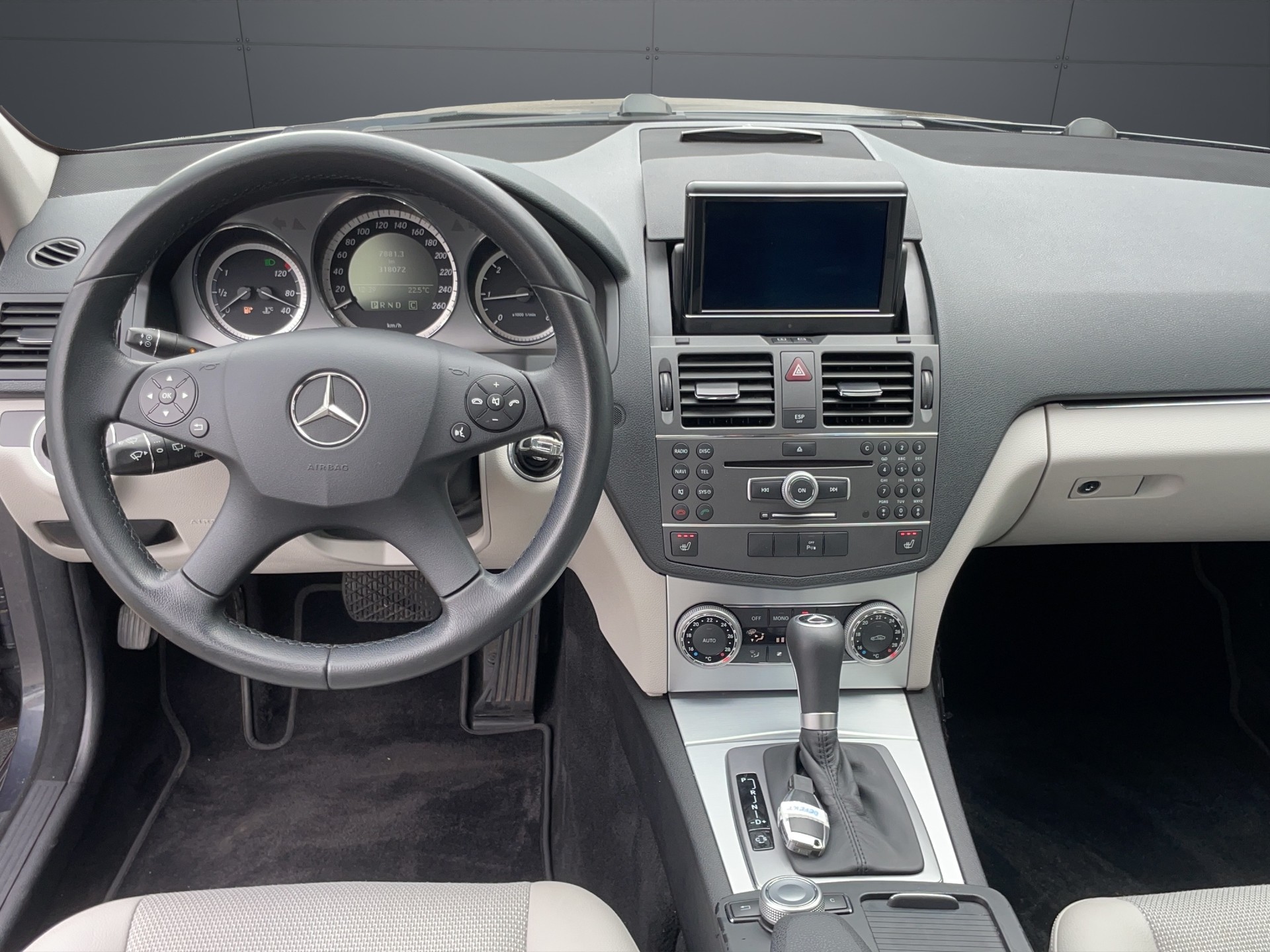 MERCEDES-BENZ C 220 CDI BlueEfficiency Avantgarde Automatic-image-7