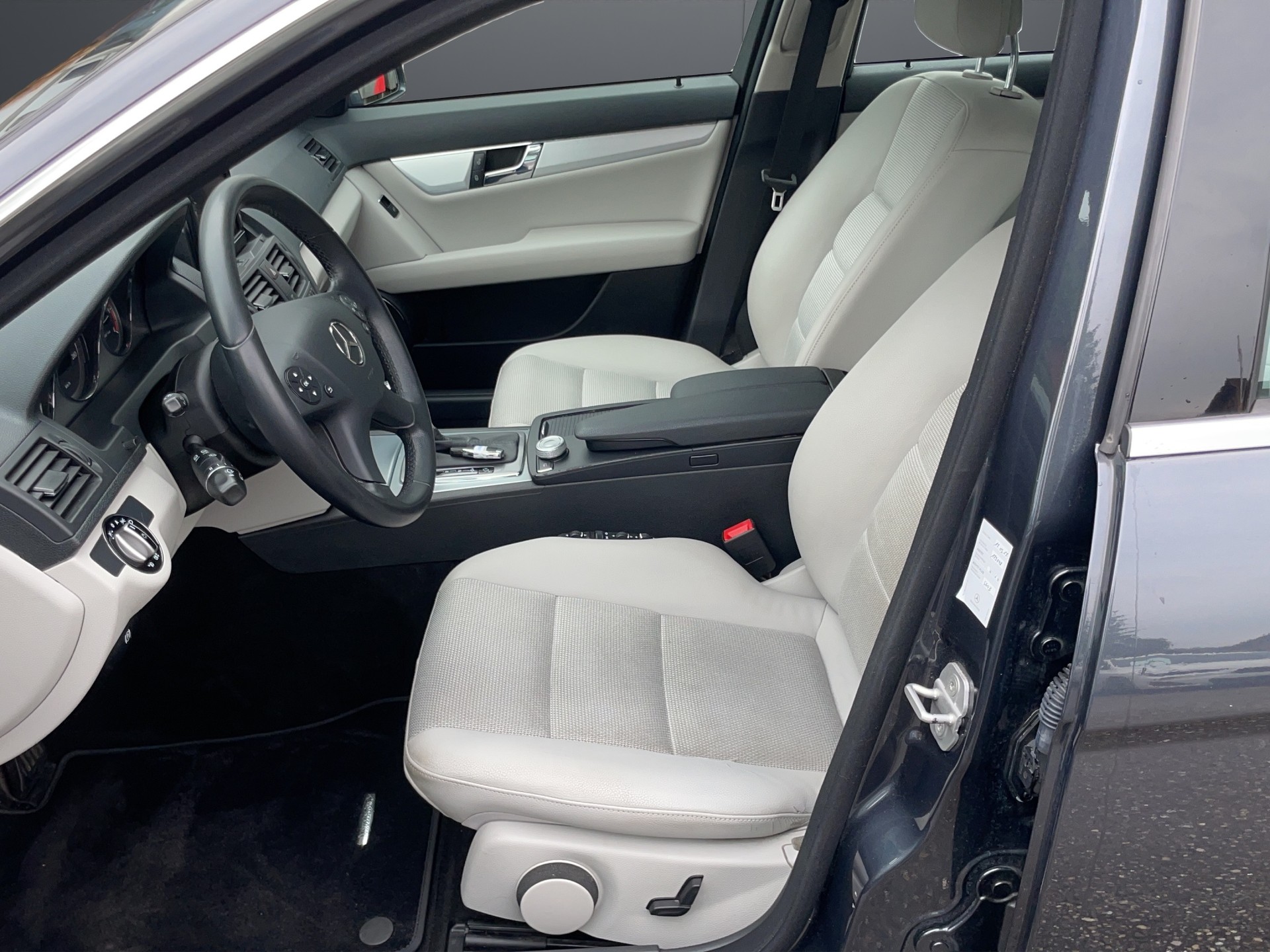 MERCEDES-BENZ C 220 CDI BlueEfficiency Avantgarde Automatic-image-4
