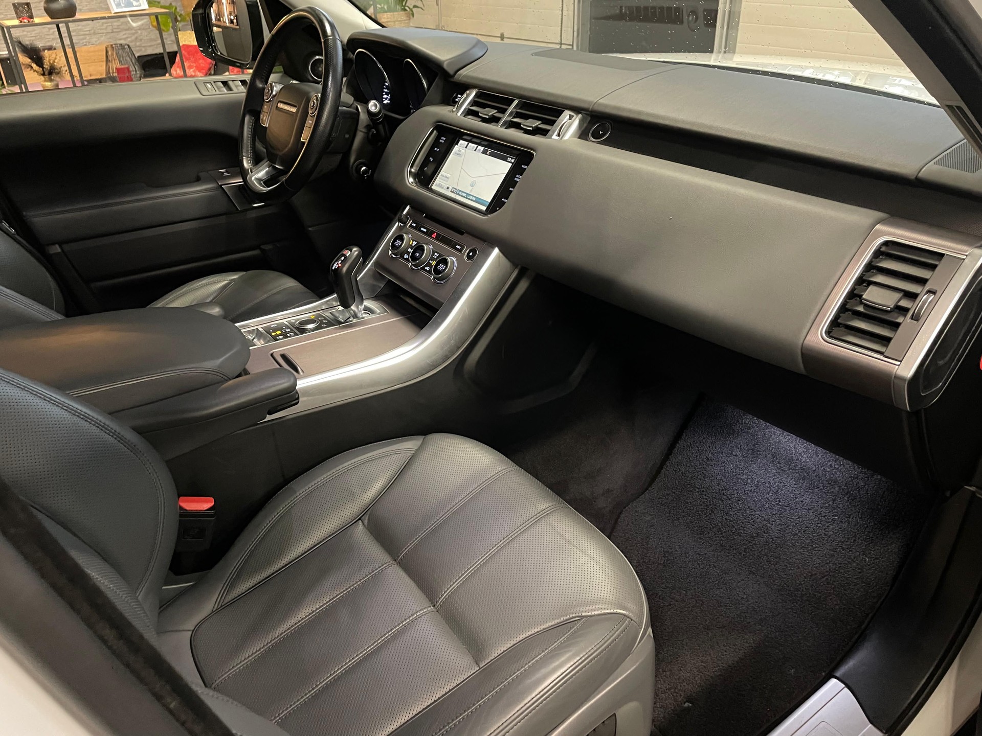 LAND ROVER Range Rover Sport 3.0 V6 SC SE Automatic-image-11