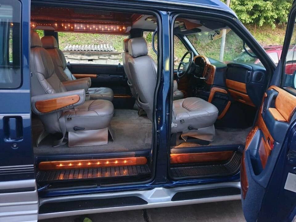 GMC Safari-image-4