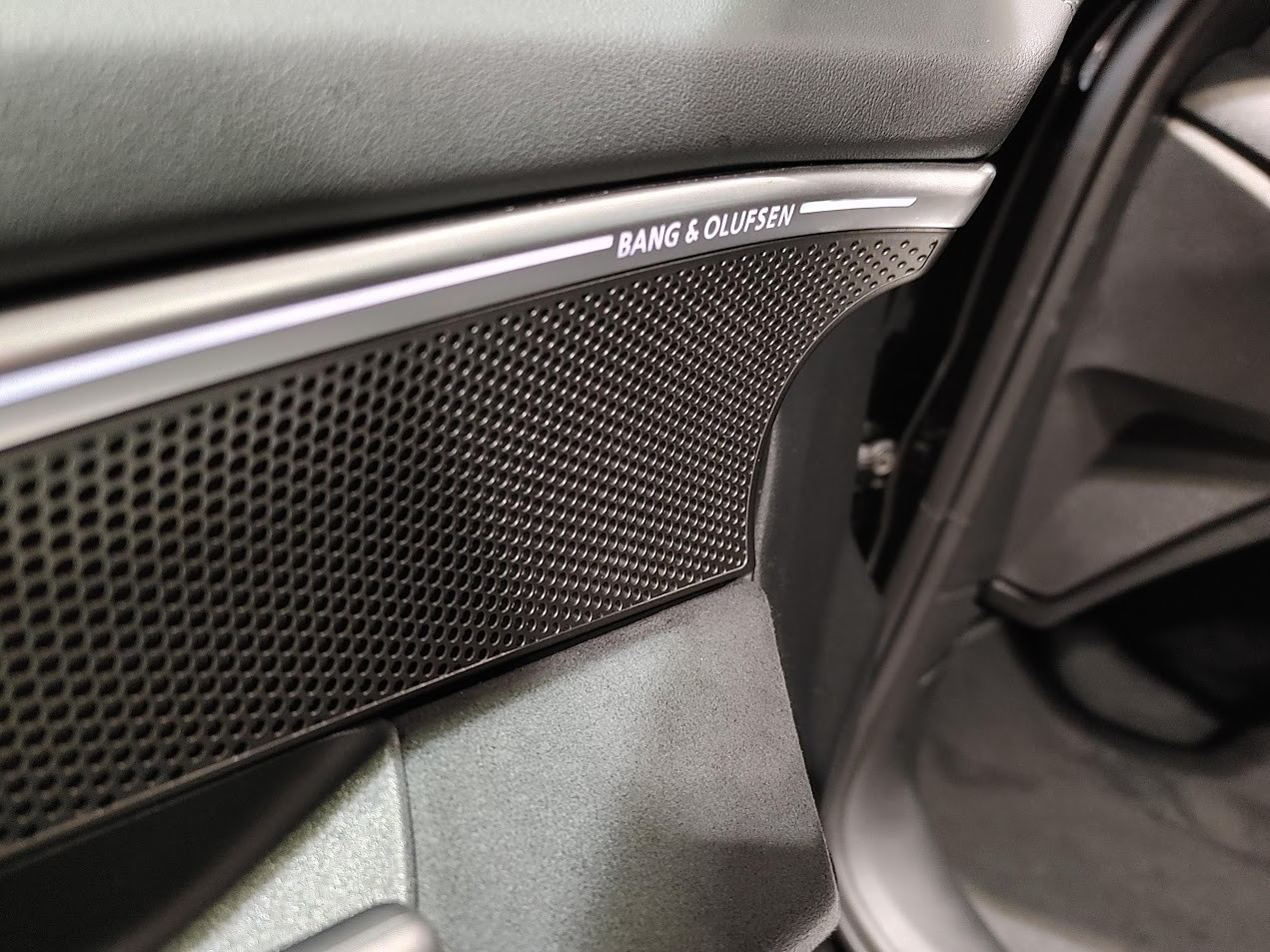 AUDI A6 Avant TFSI quattro 270 kW S tronic-image-3