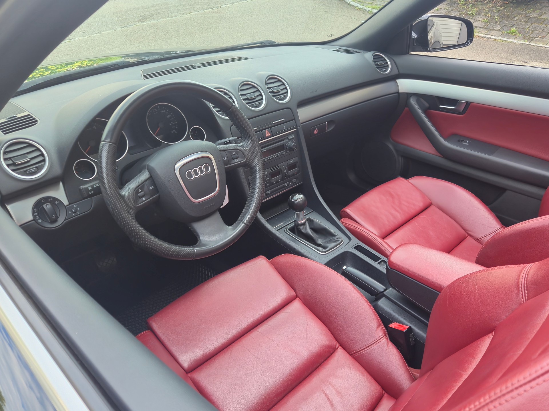 AUDI A4 Cabriolet 1.8 Turbo-image-4