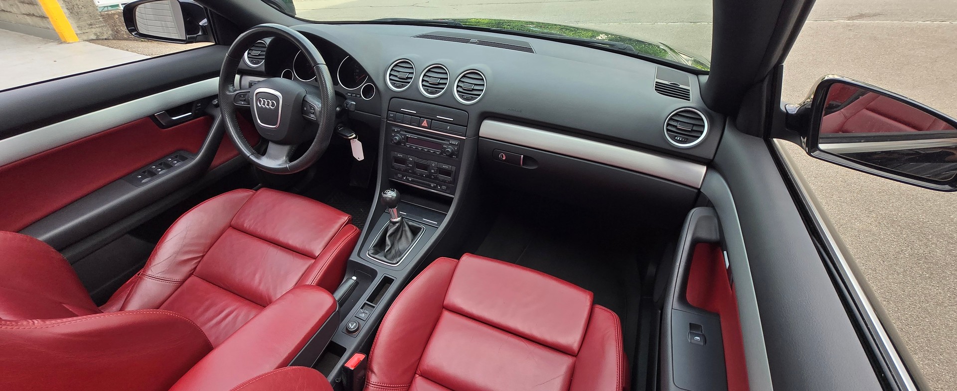 AUDI A4 Cabriolet 1.8 Turbo-image-14