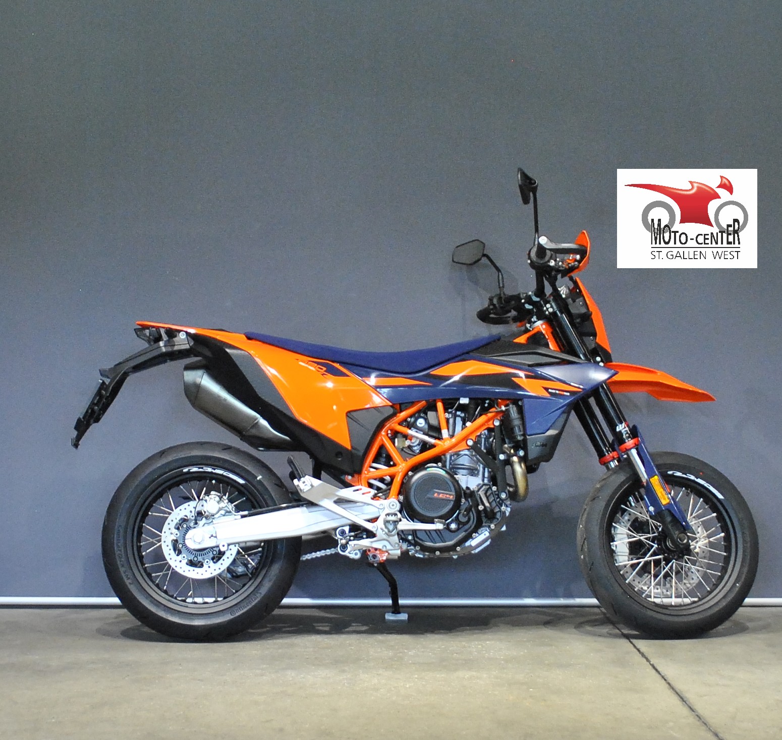 KTM 690 SMC R-showroom-element-1
