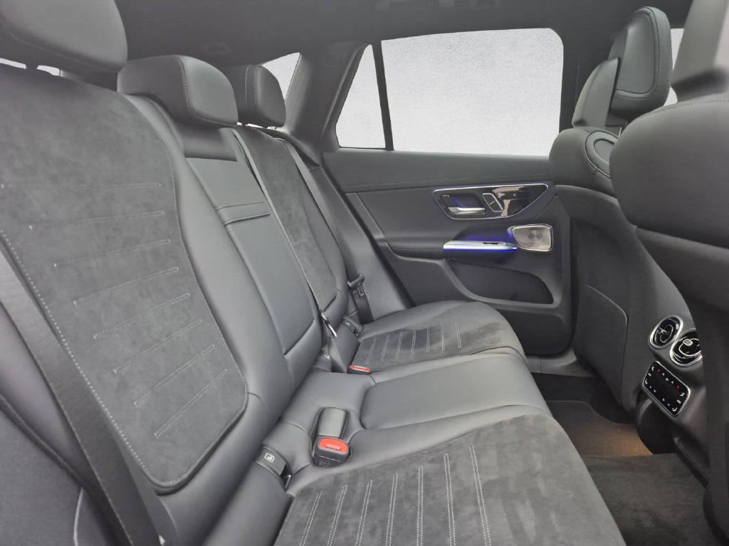 MERCEDES-BENZ GLC 300 AMG Line 4Matic-image-11