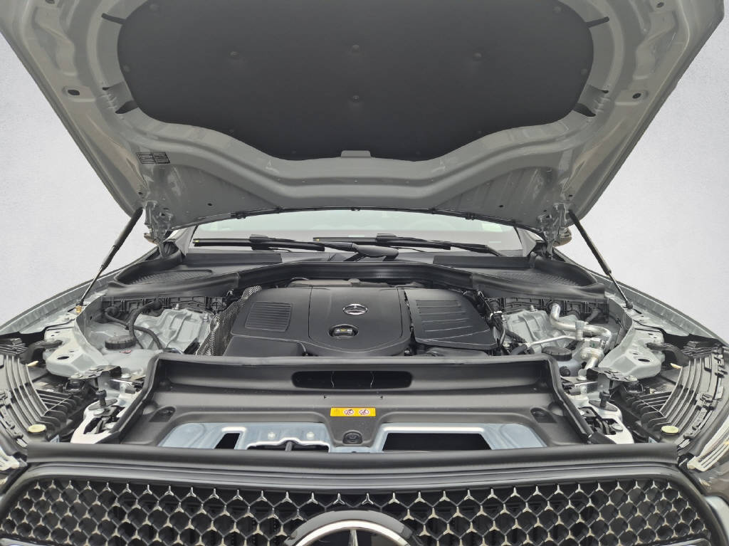 MERCEDES-BENZ GLC 300 AMG Line 4Matic-image-8