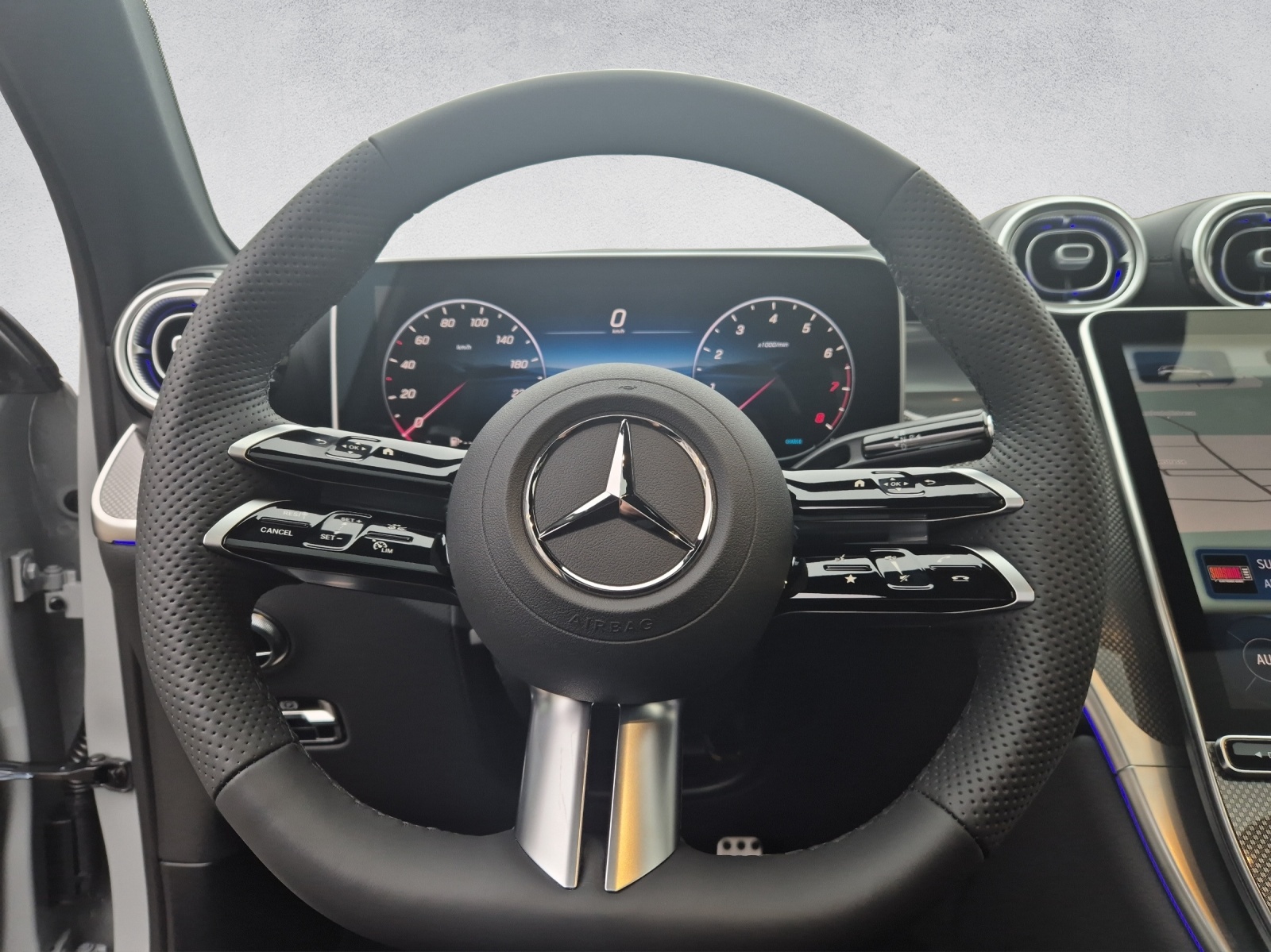 MERCEDES-BENZ GLC 300 AMG Line 4Matic-image-9