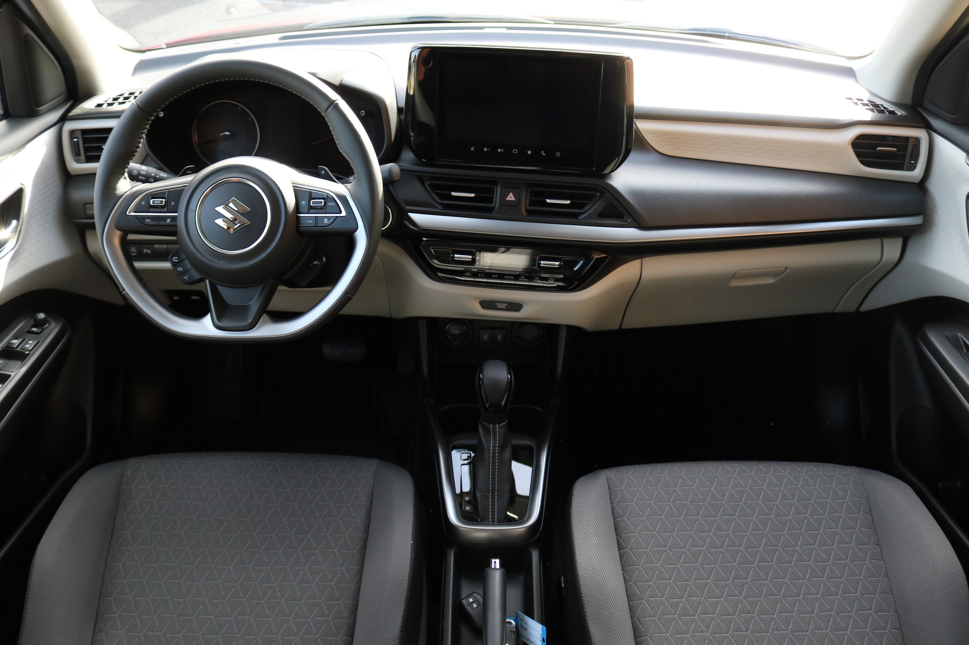 SUZUKI Swift 1.2 Compact Top Hybrid CVT-image-3