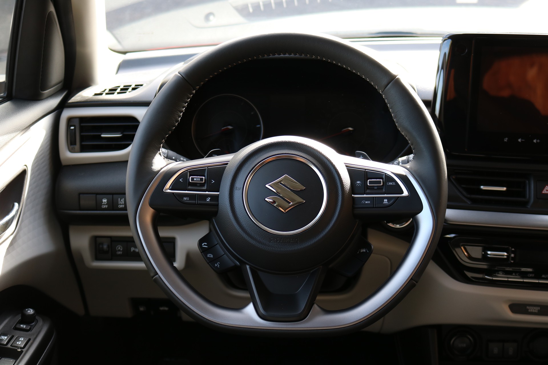 SUZUKI Swift 1.2 Compact Top Hybrid CVT-image-5