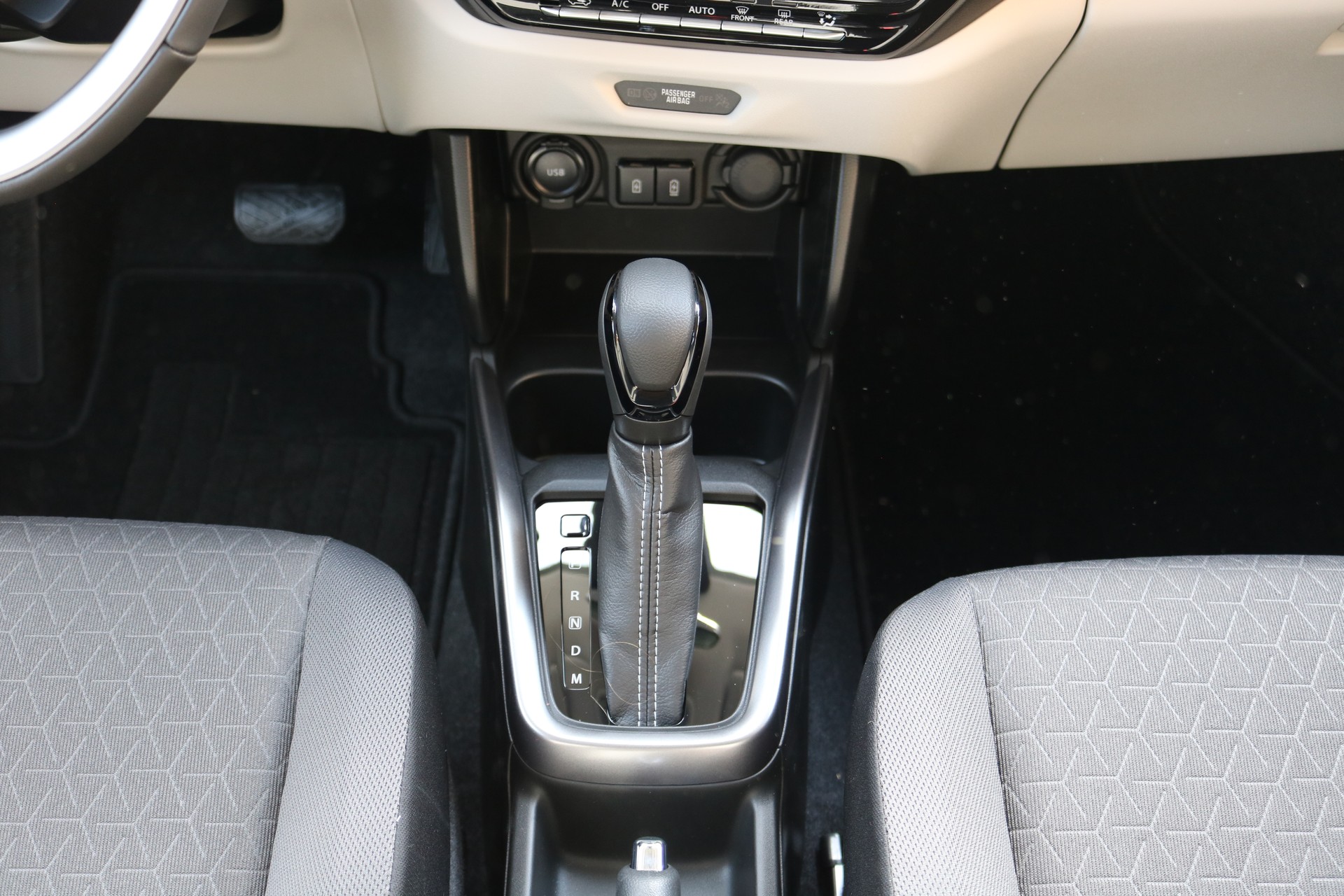 SUZUKI Swift 1.2 Compact Top Hybrid CVT-image-8