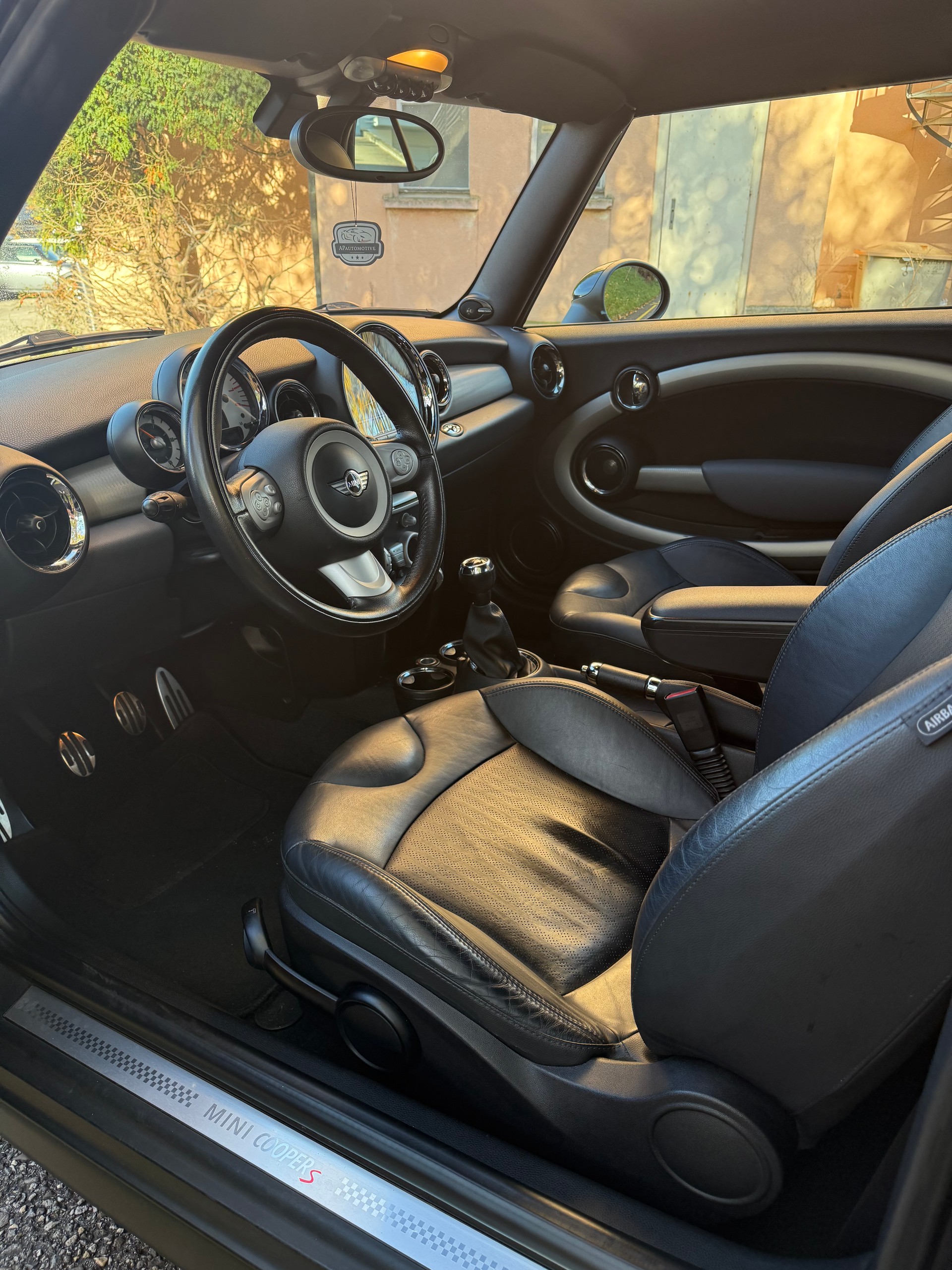 MINI Cooper S Cabriolet-image-8