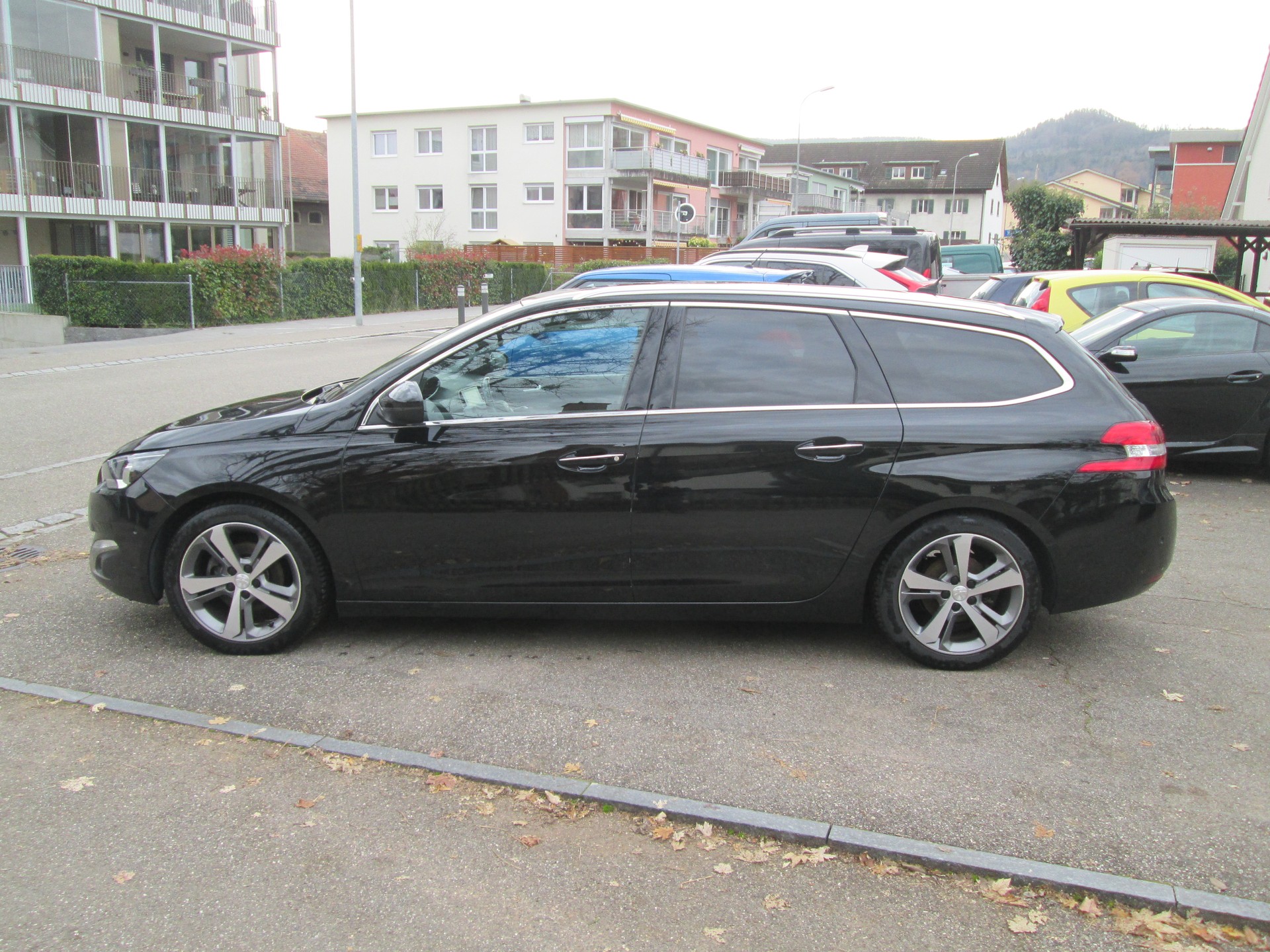 PEUGEOT 308-image-1