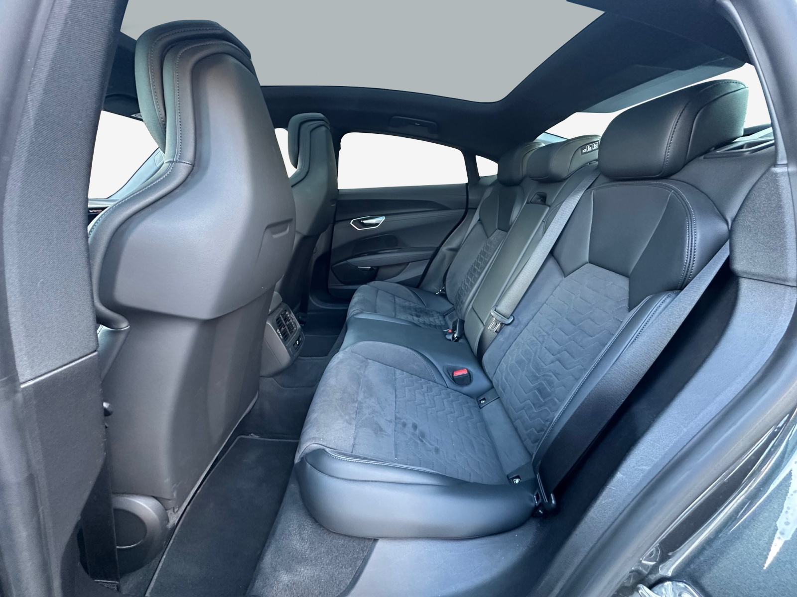 AUDI e-tron GT quattro-image-12