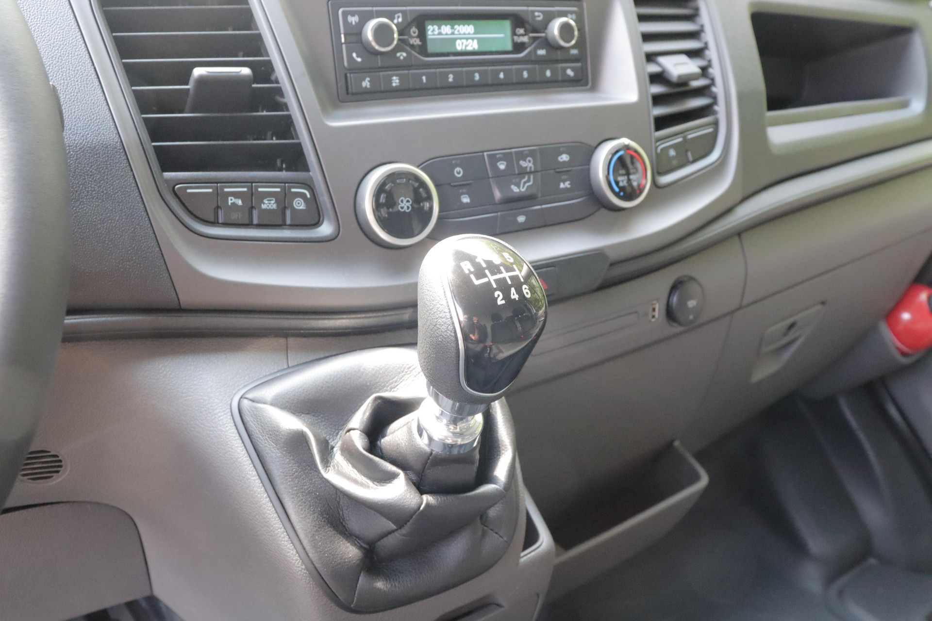 FORD Transit Van 350 L4H3 2.0 EcoBlue 130 Trend-image-4