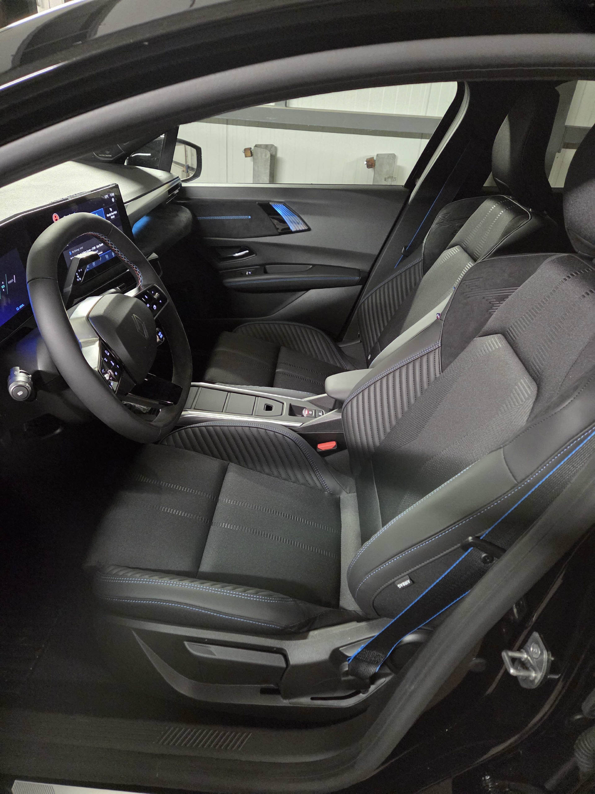 RENAULT Clio 1.8 E-Tech esprit Alpine-image-4