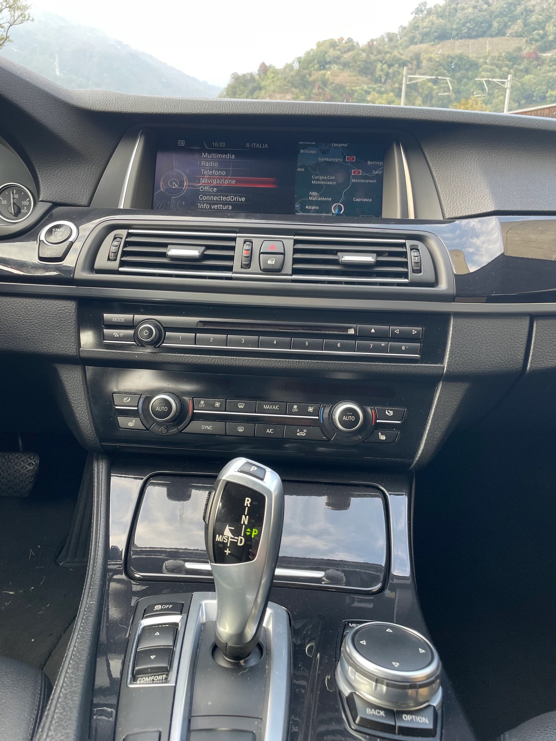 BMW 520d xDrive Touring Steptronic-image-10