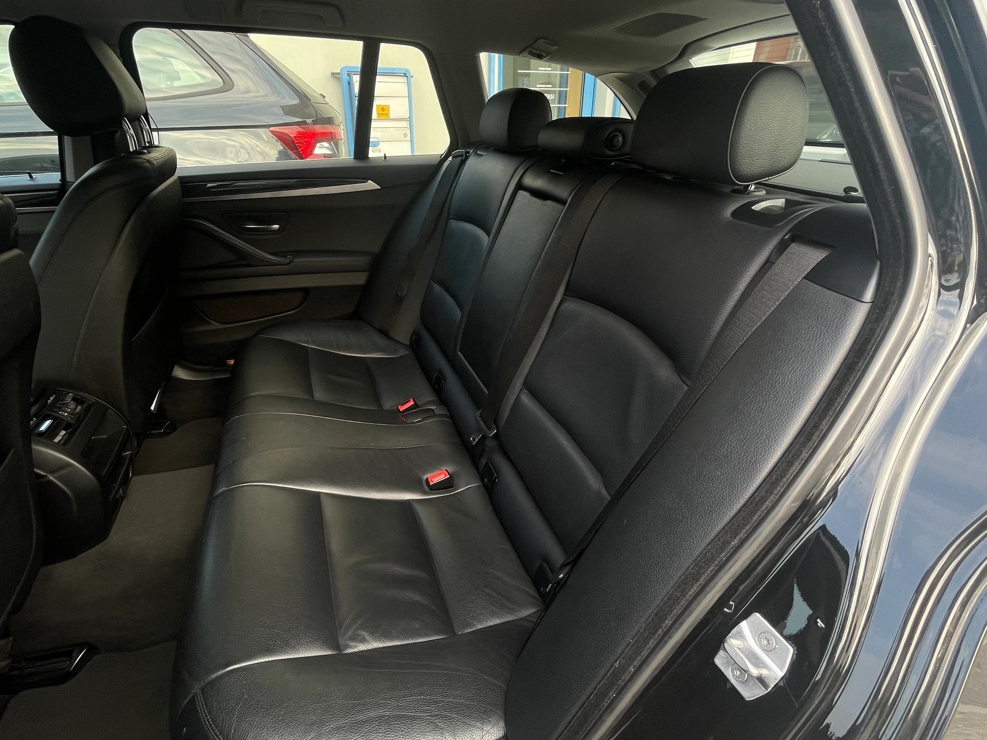 BMW 520d xDrive Touring Steptronic-image-13